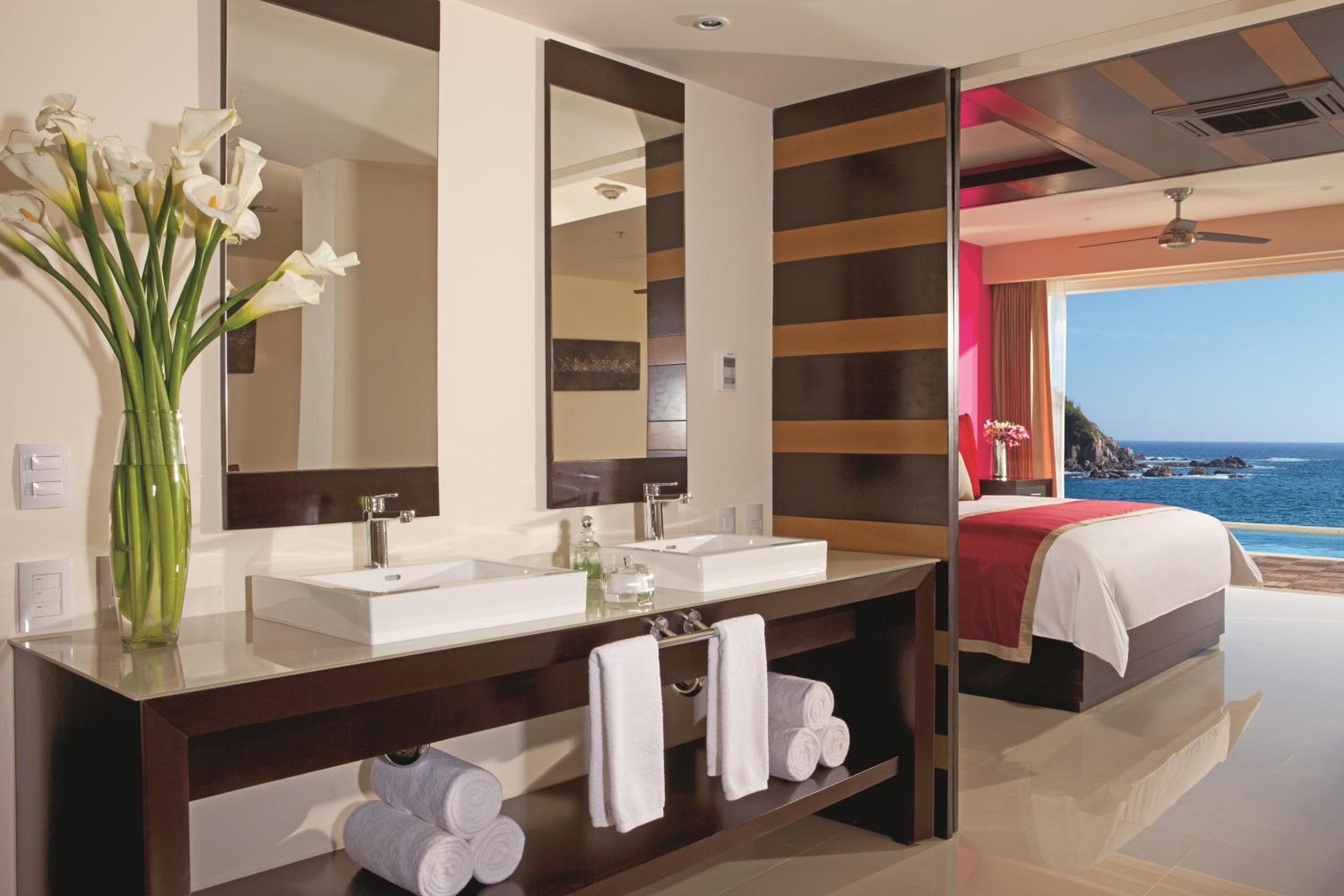Preferred Club Junior Suite Swimout  - Photo 4