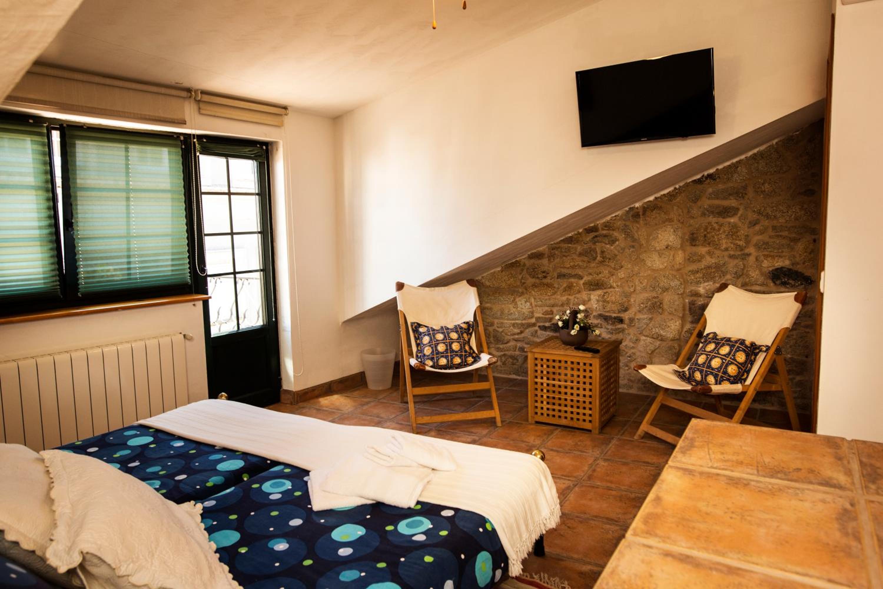 Deluxe Double Room with Balcony - Photo 3