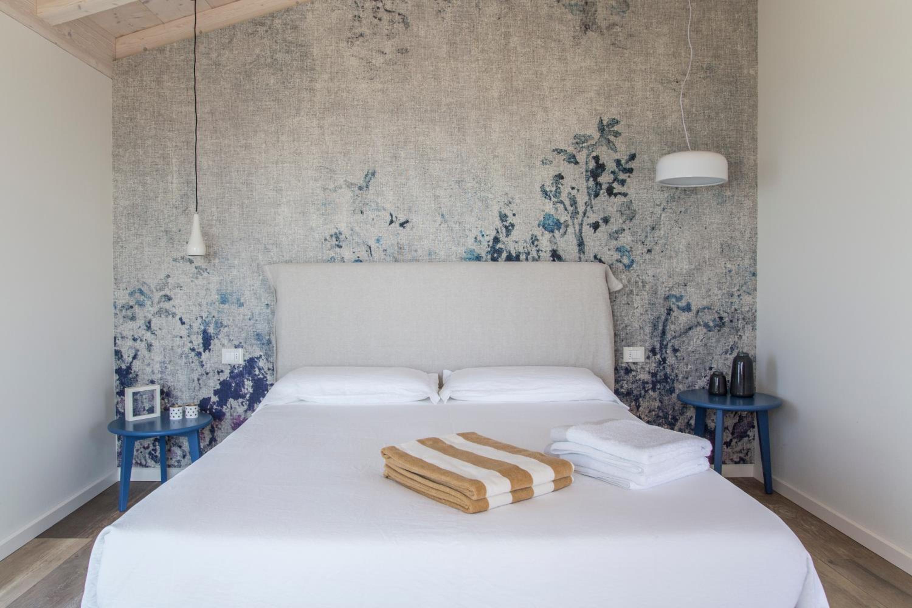 Junior Suite with Terrace and Lake View photo 3