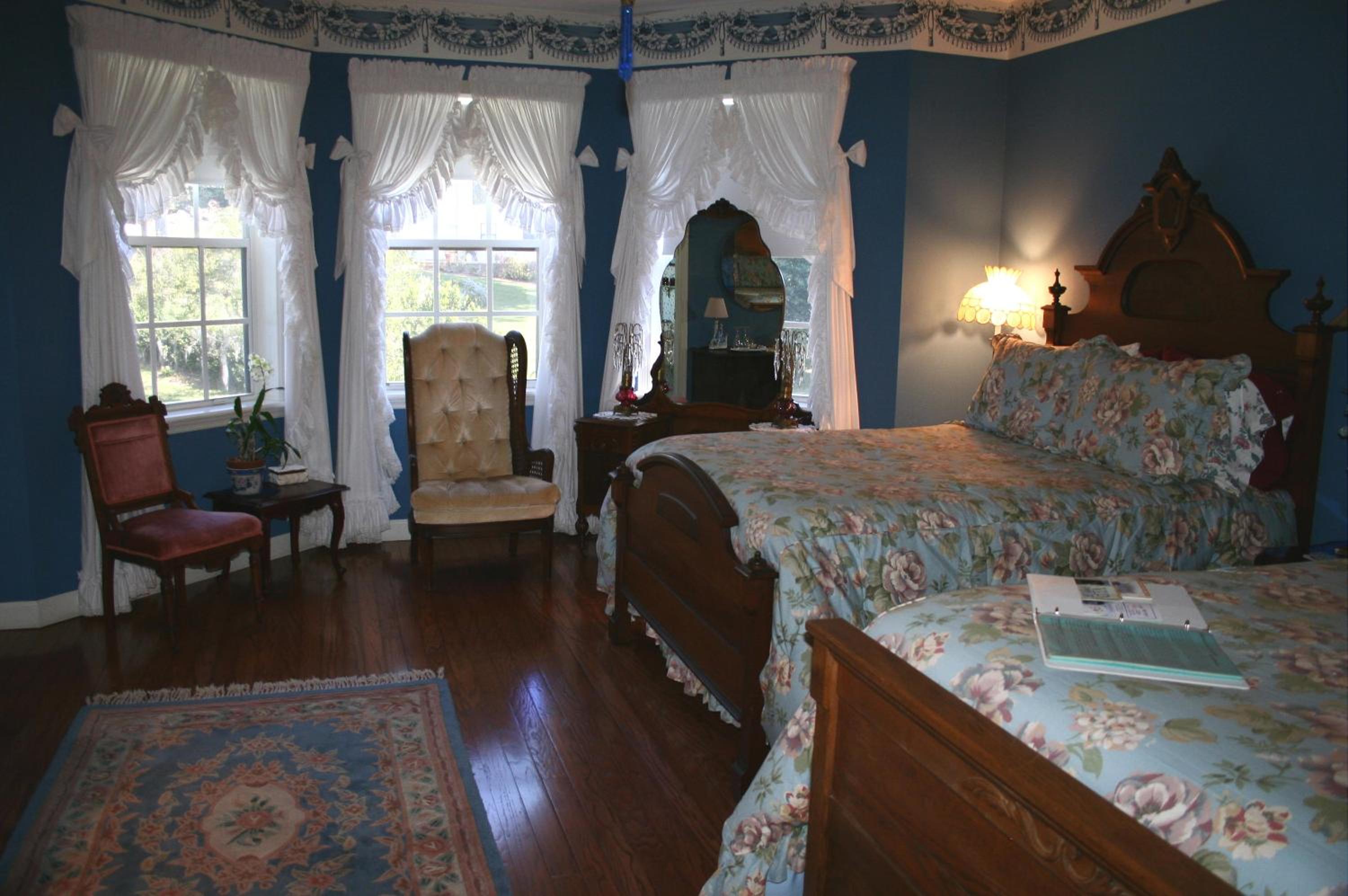 Superior Queen Room with Pool View Not Pet Friendly  photo 1