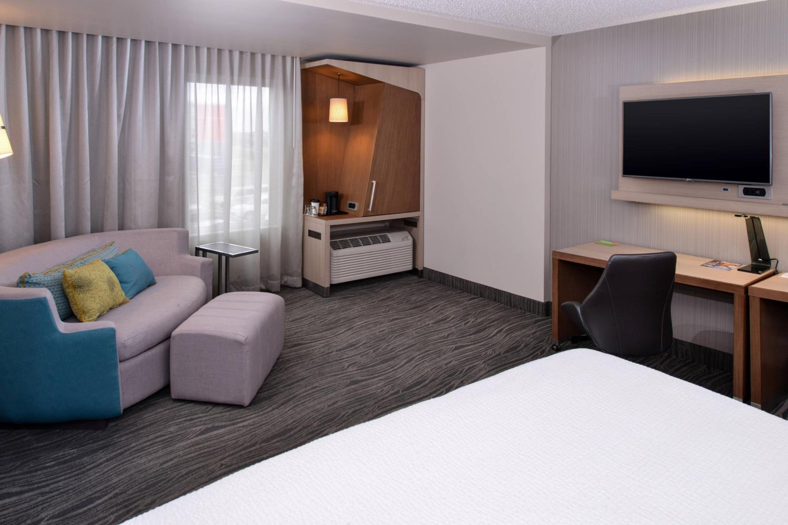 Executive King Room with Sofa Bed