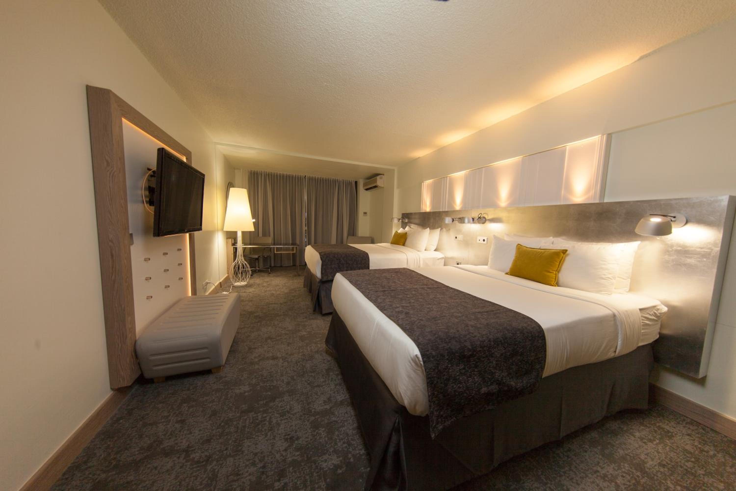 Double Room With Two Double Beds - Photo 1