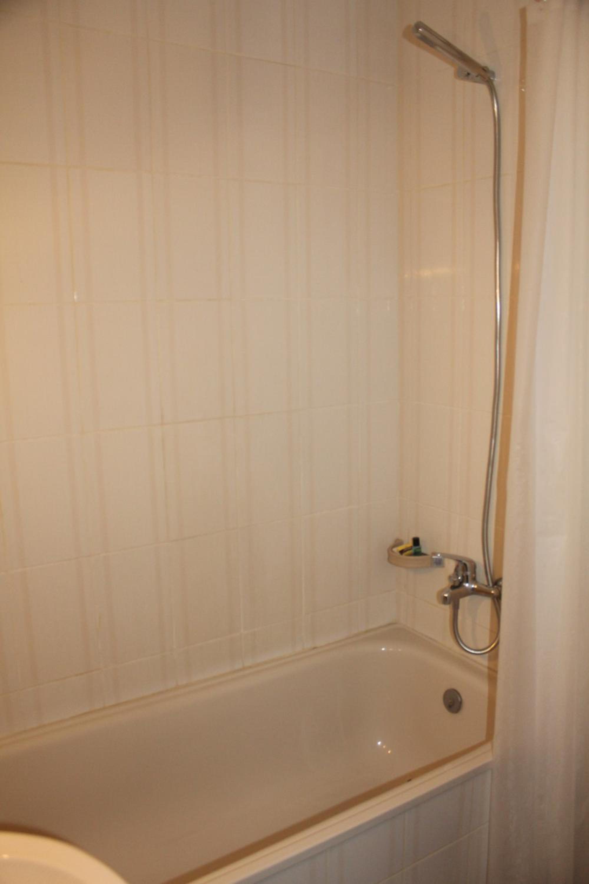 Twin Room - Photo 3