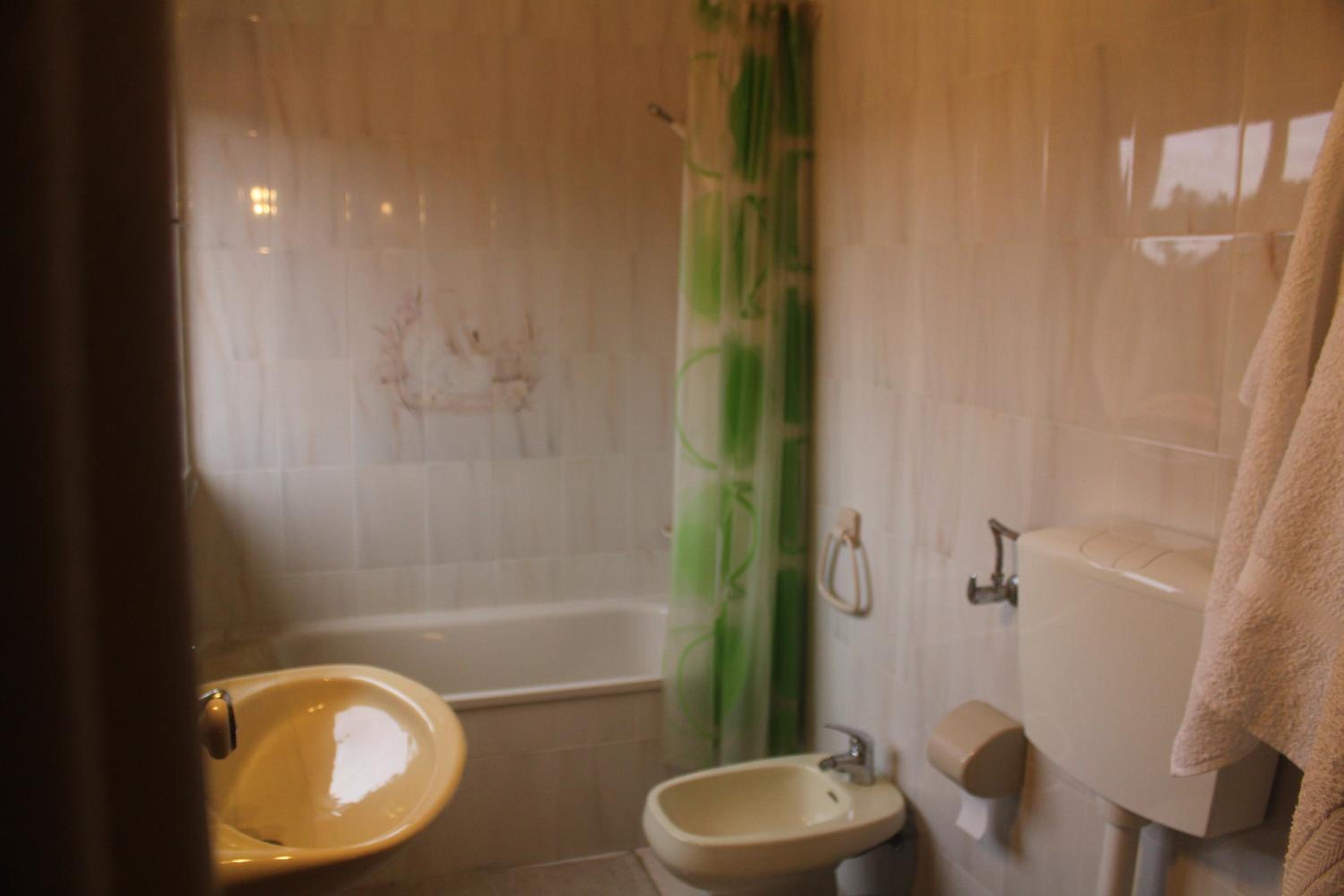 Twin Room - Photo 2