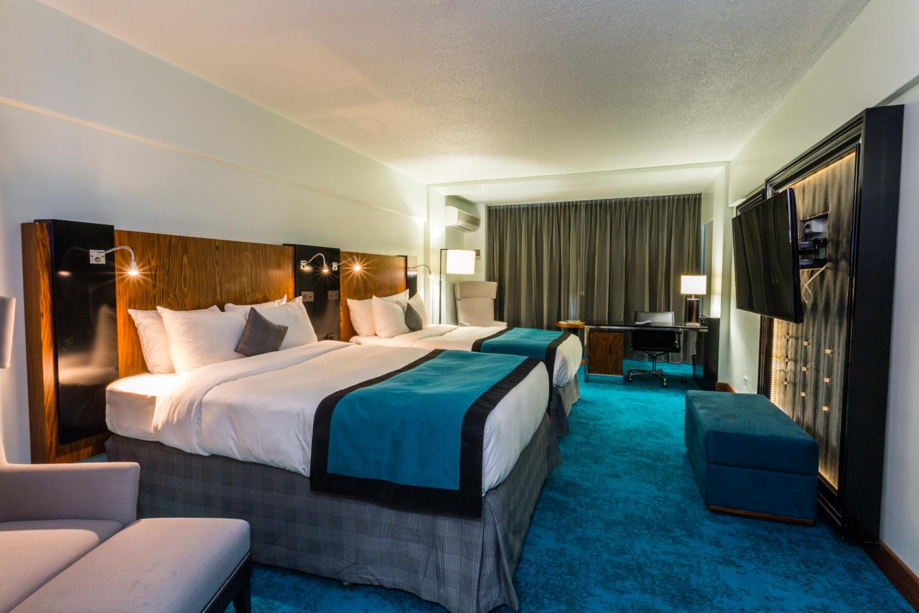 Double Room With Two Double Beds - Photo 3