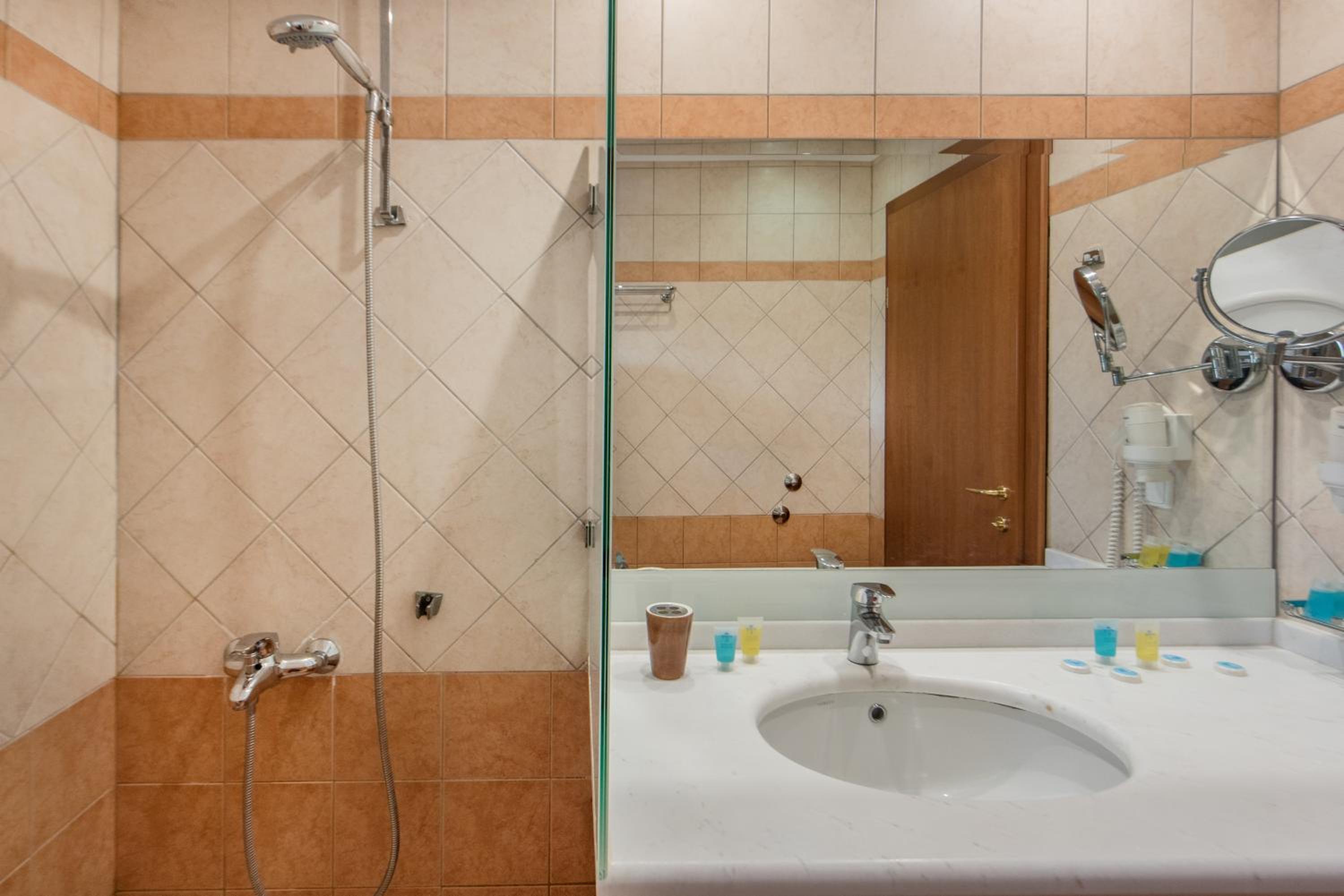 Two-Bedroom Suite photo 3