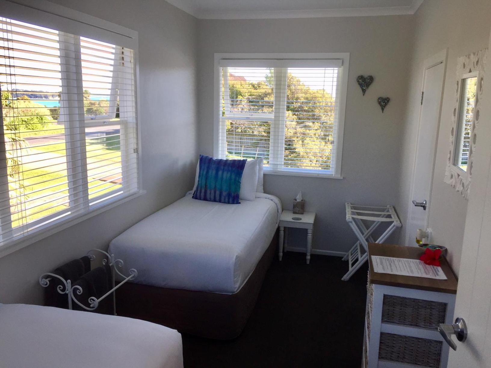 Twin Room with Sea View - Photo 3