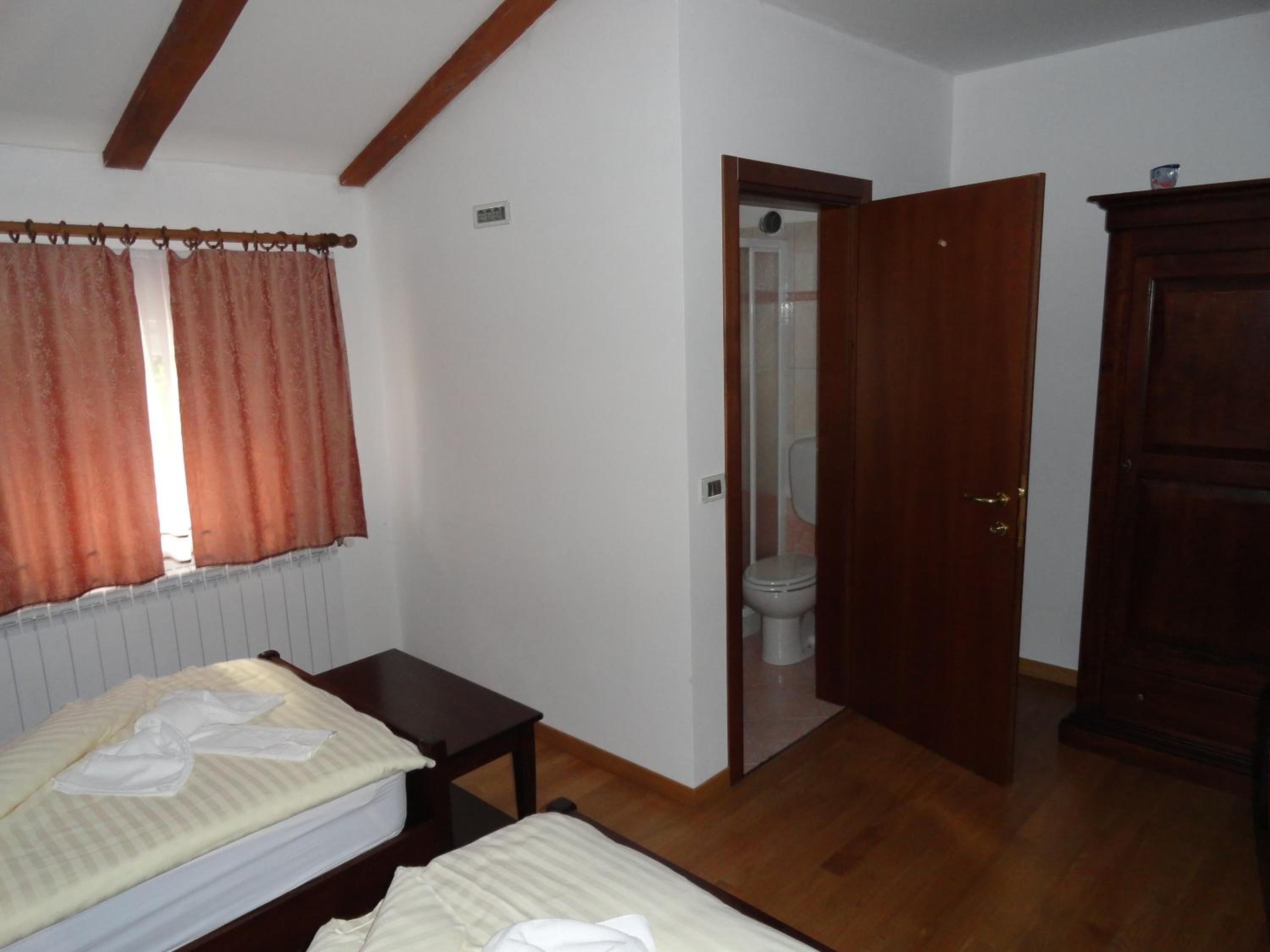 Double or Twin Room photo 3