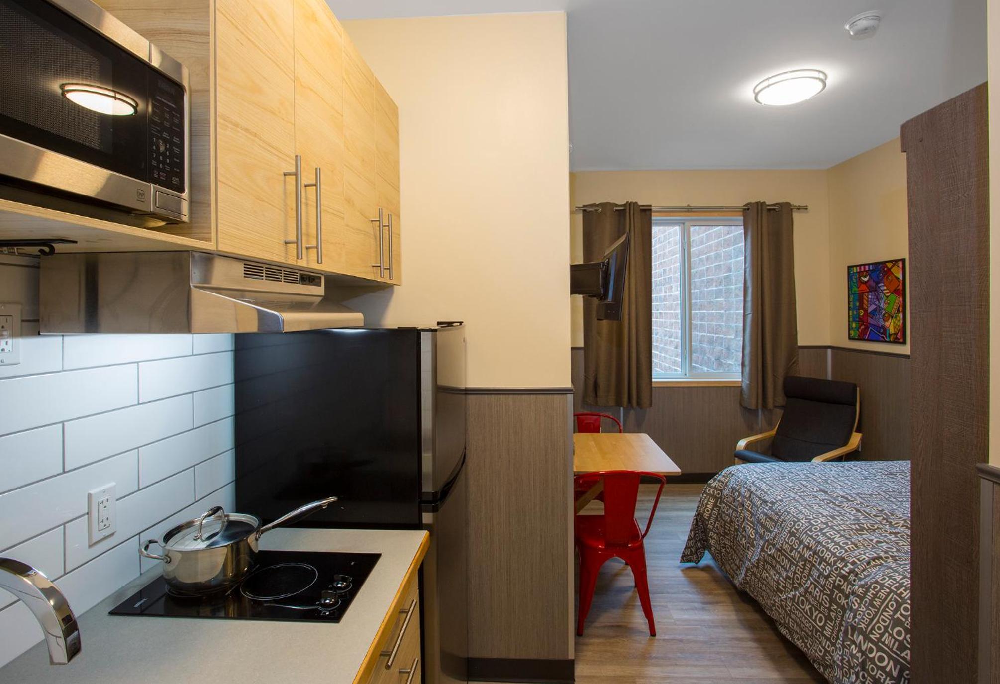 Queen Suite - Photo 2
