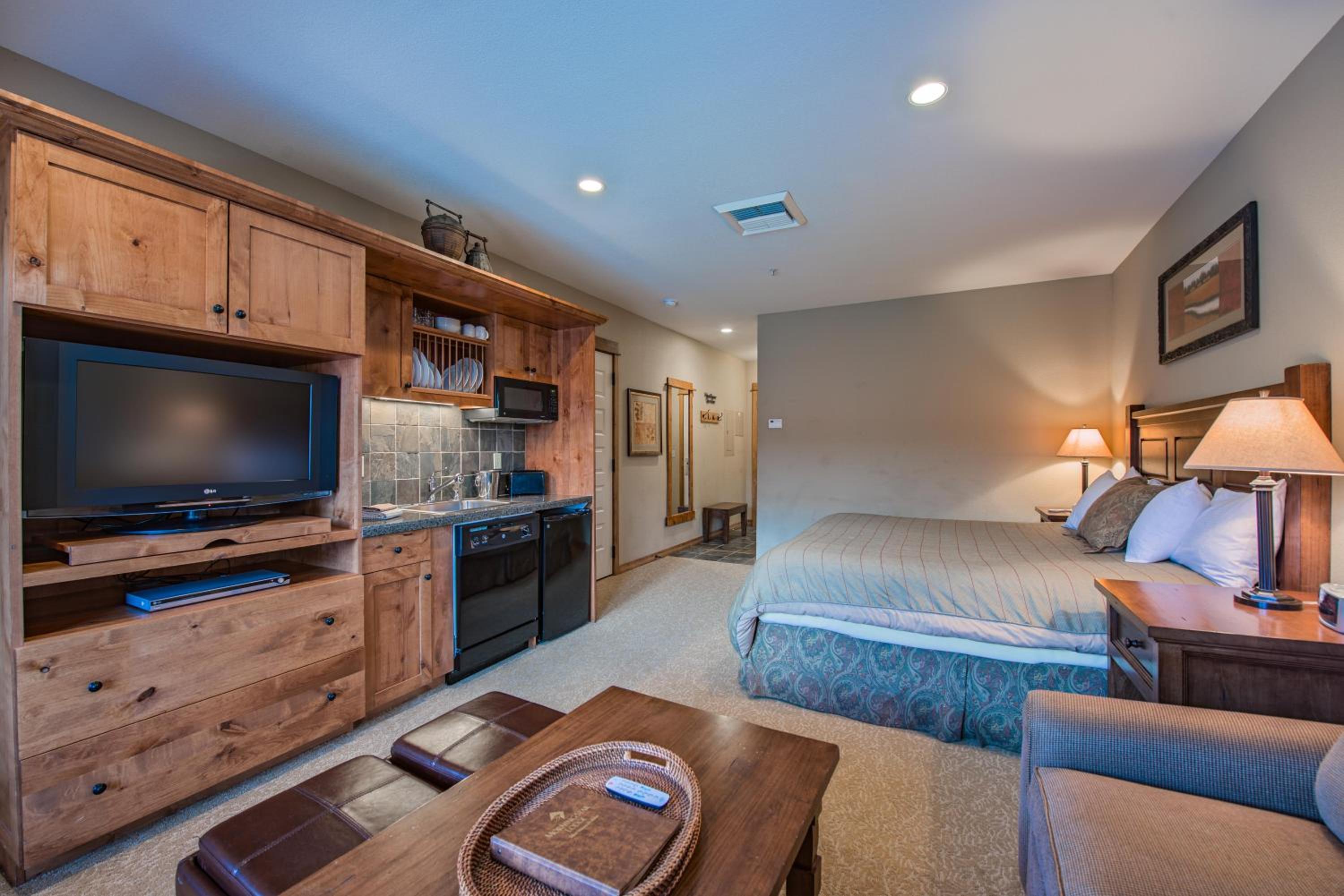 Deluxe King Room photo 1