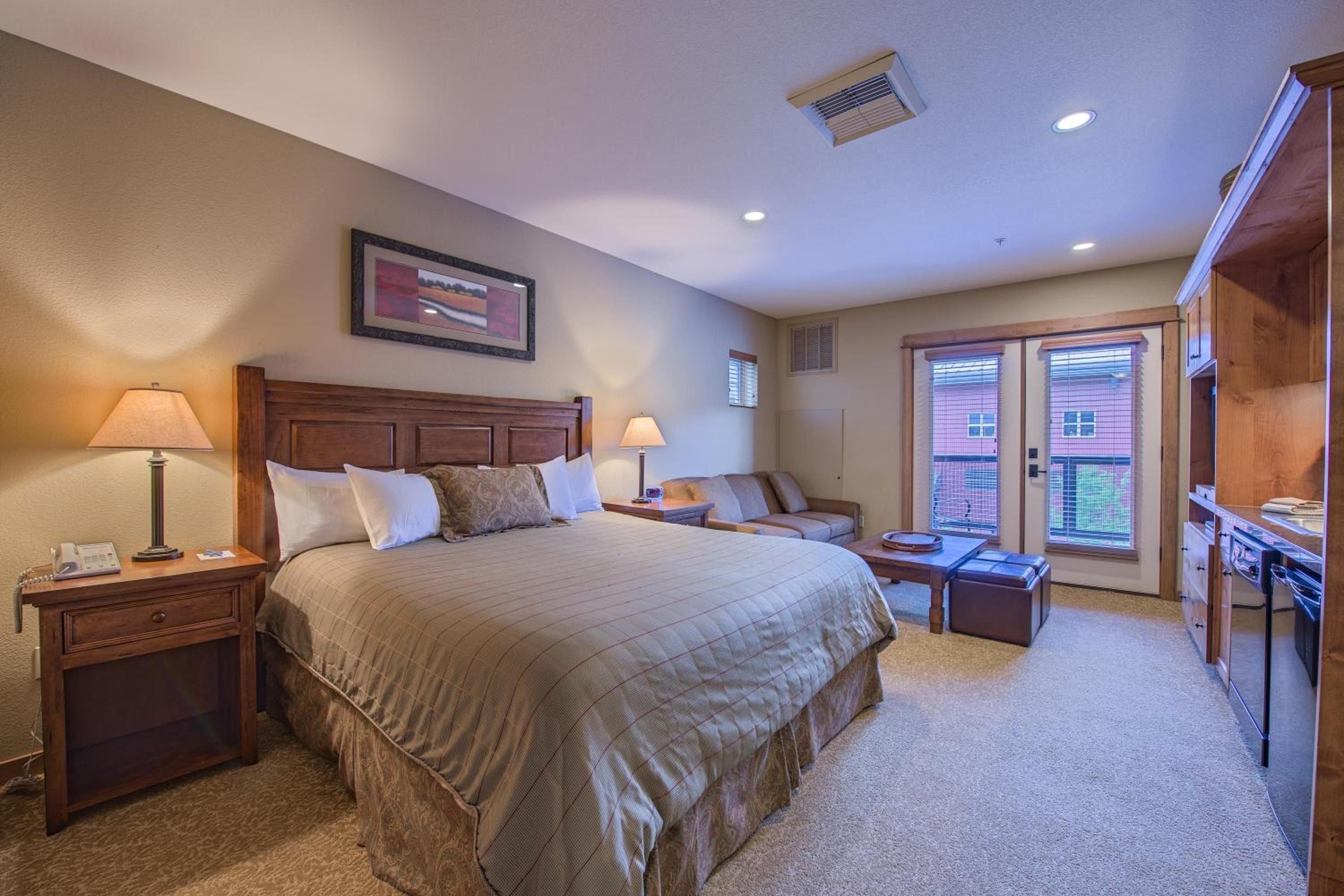 Deluxe King Room photo 2