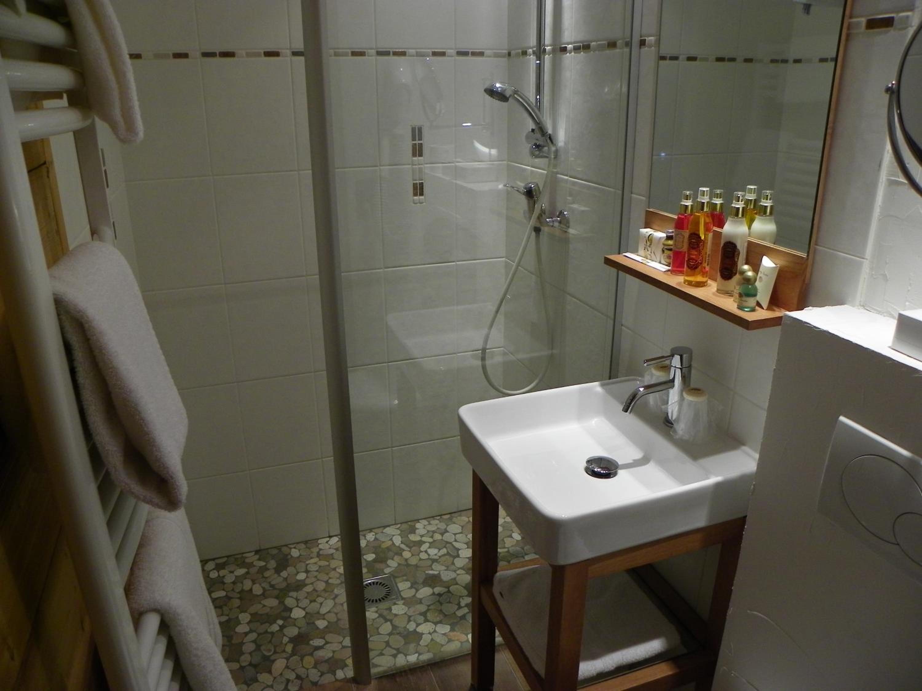 1 Person Room with North View - Photo 4