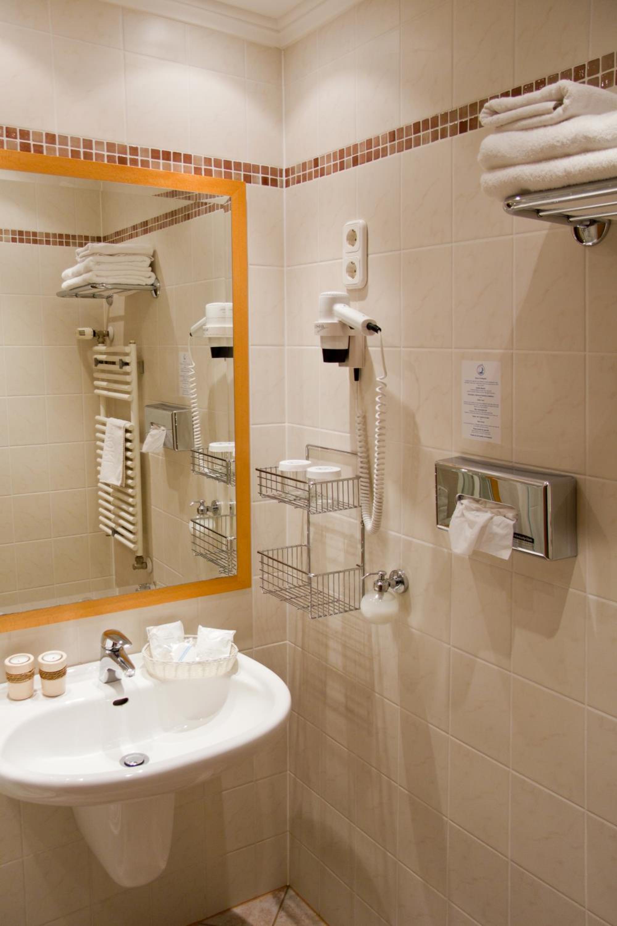 Standard Double Room - Photo 6