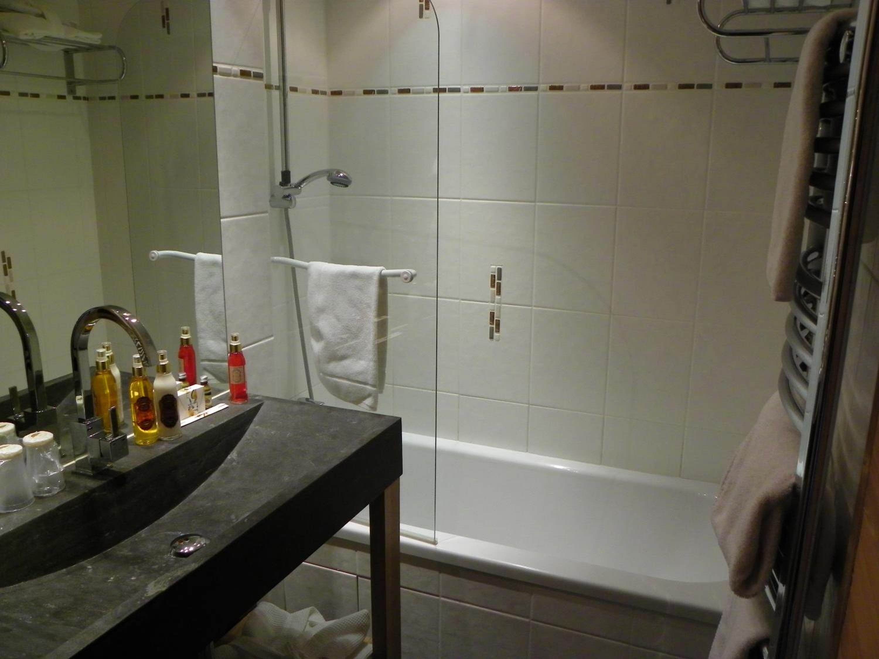 Double or Twin Room with South View - Photo 5