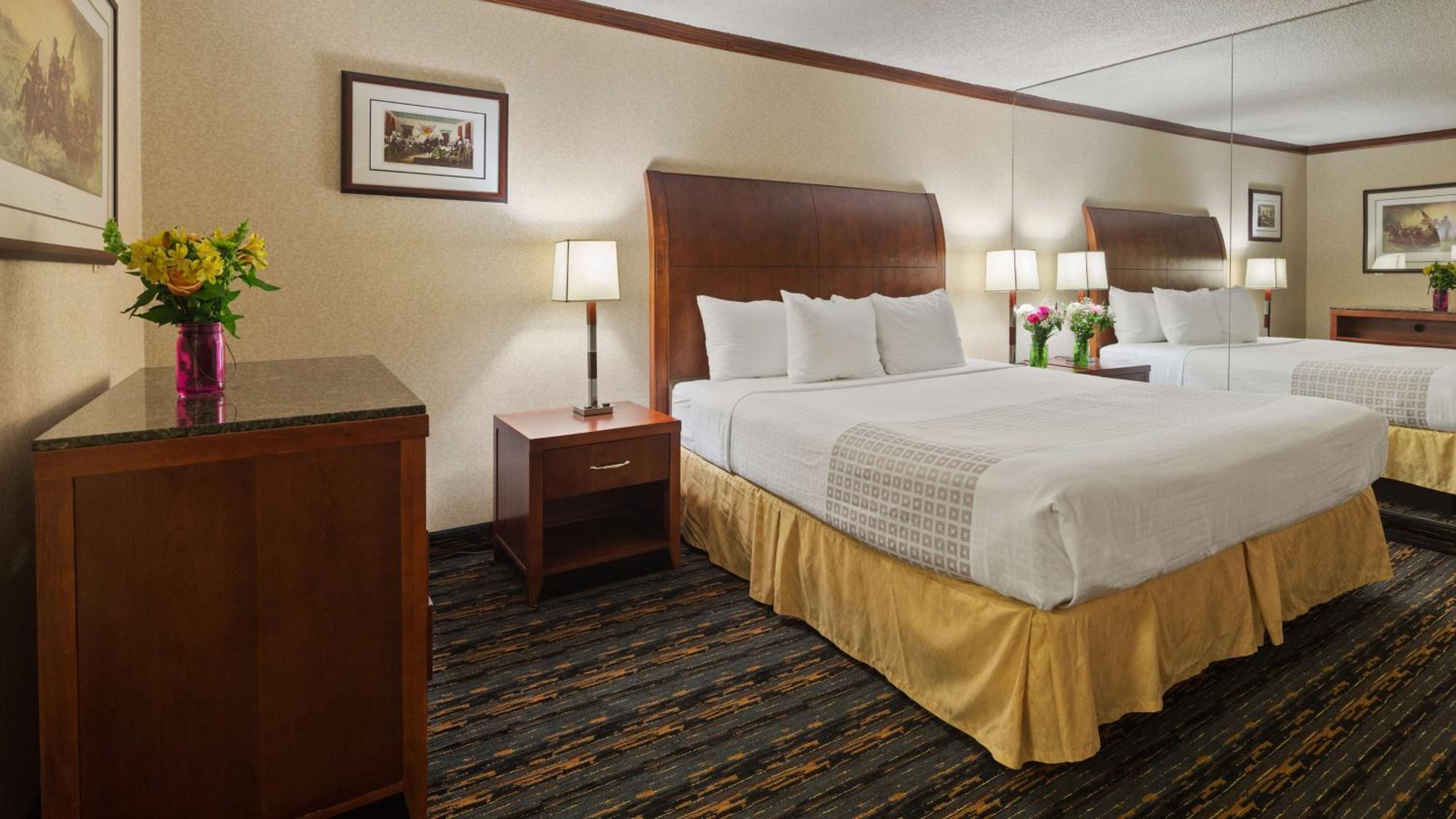Two-Room King Suite with Sofa Bed - Non-Smoking - Photo 8