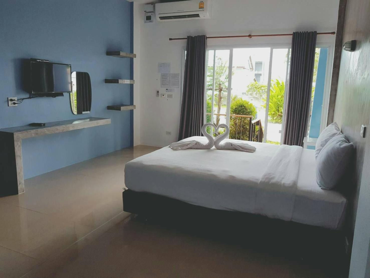 Superior Double or Twin Room with Pool View