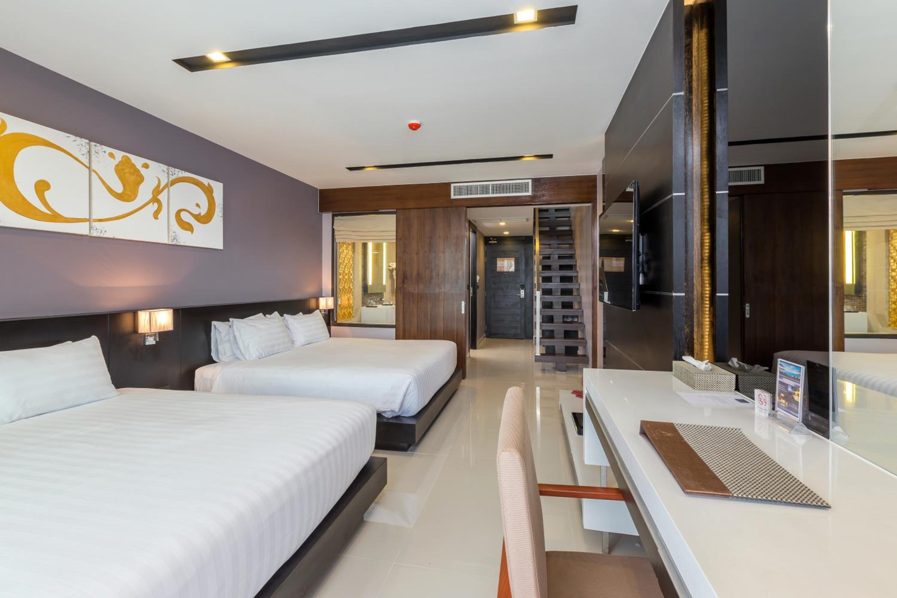 Family One-Bedroom Suite