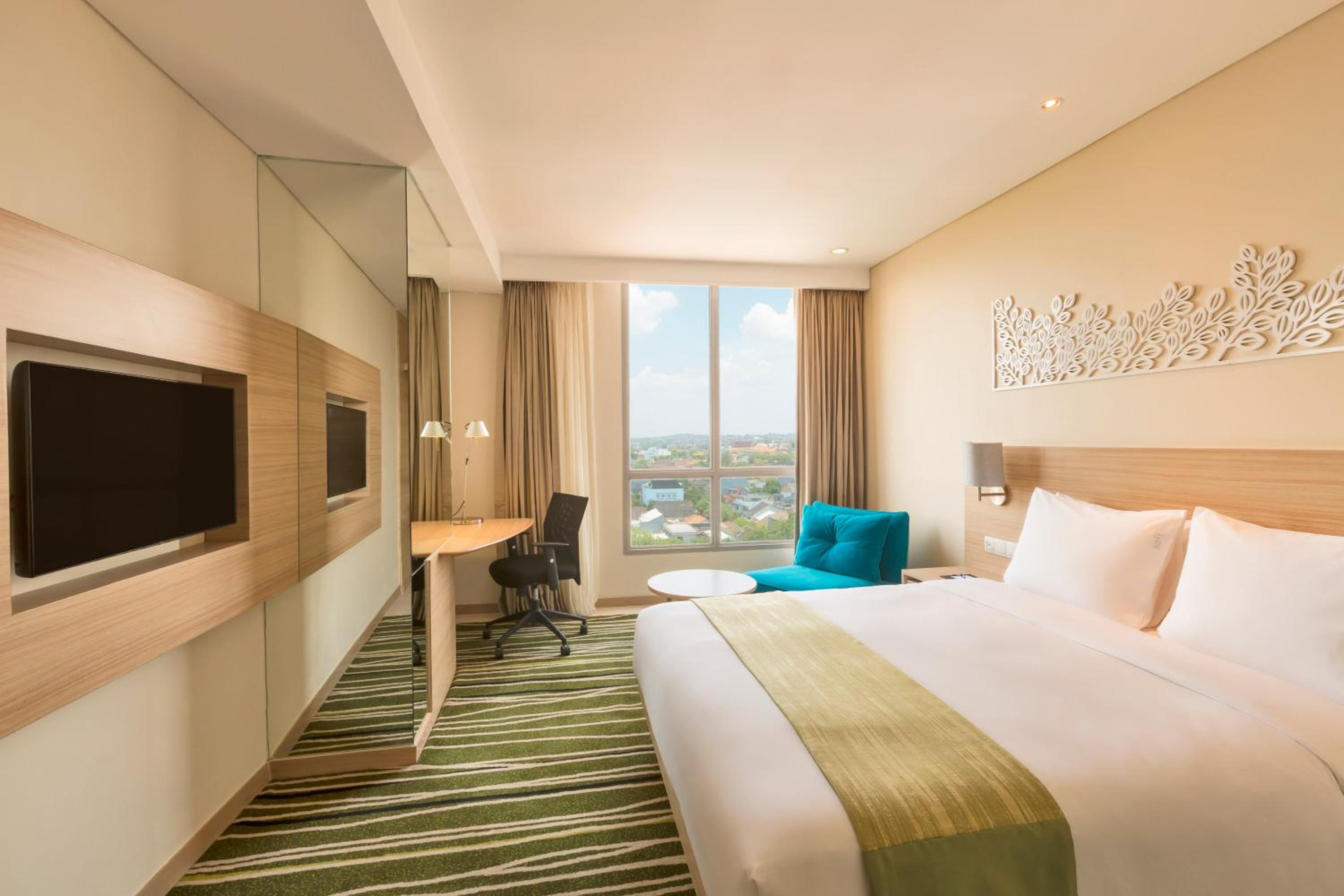 Standard Queen Room with City View and Free Breakfast - Smoking