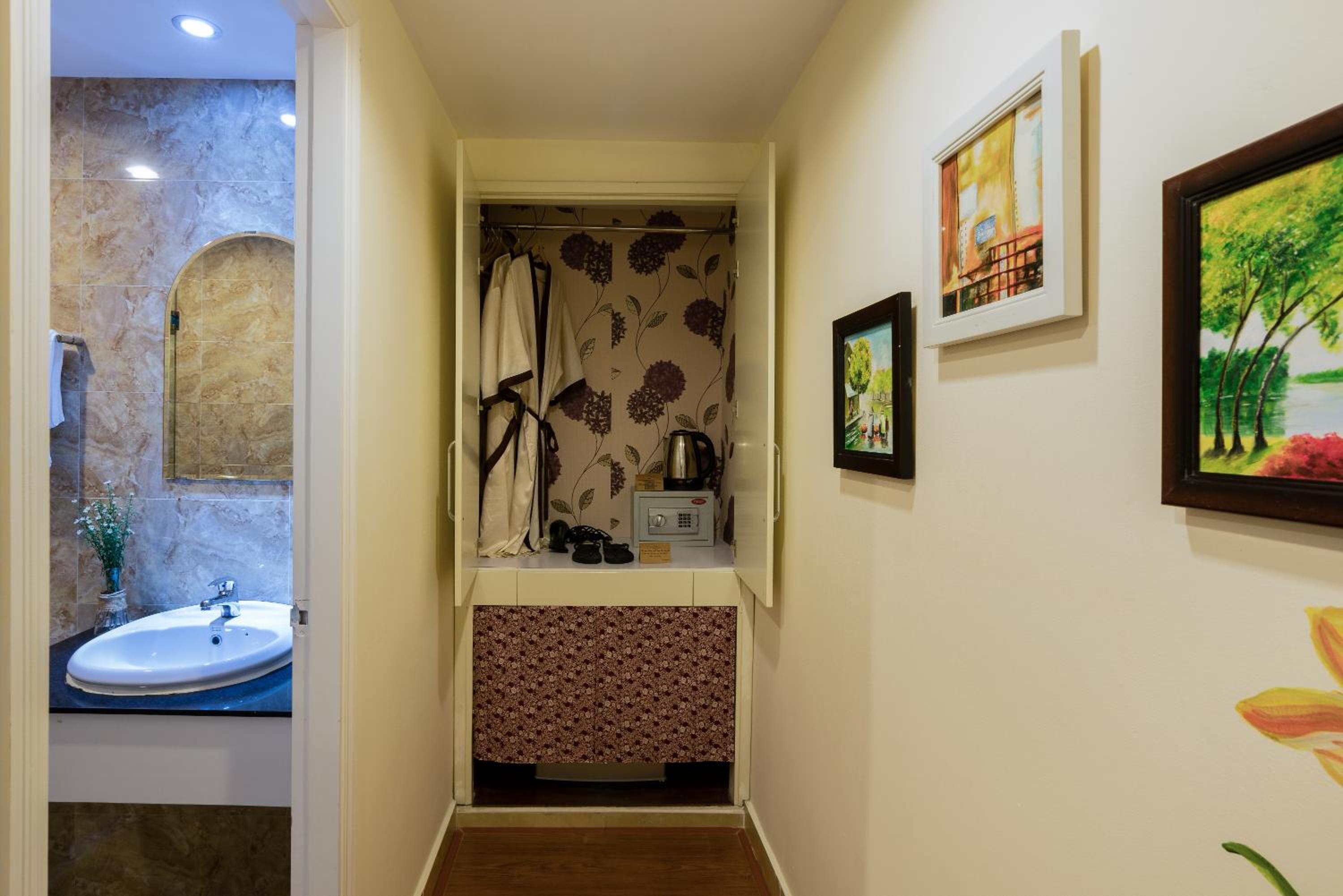 Cozy Double Room - No Window photo 2