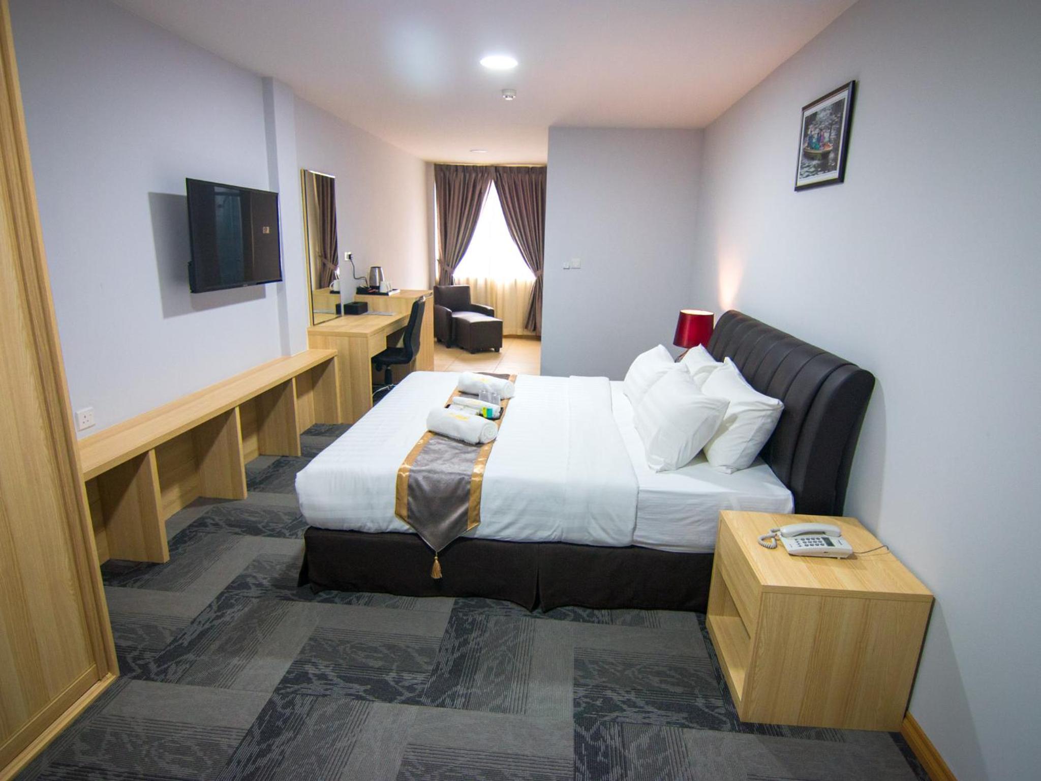 Deluxe King Room photo 1