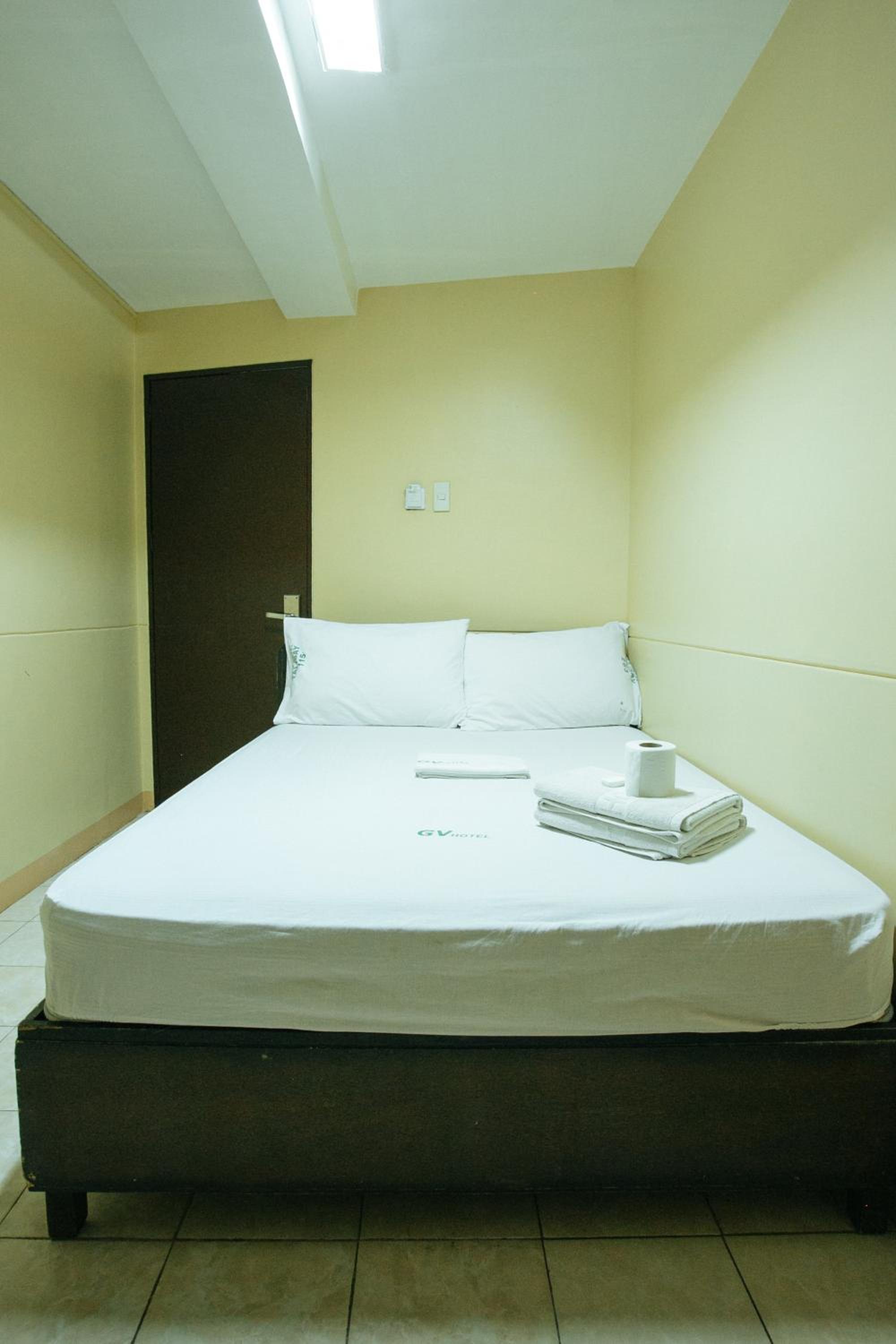 Budget Double Room photo 2