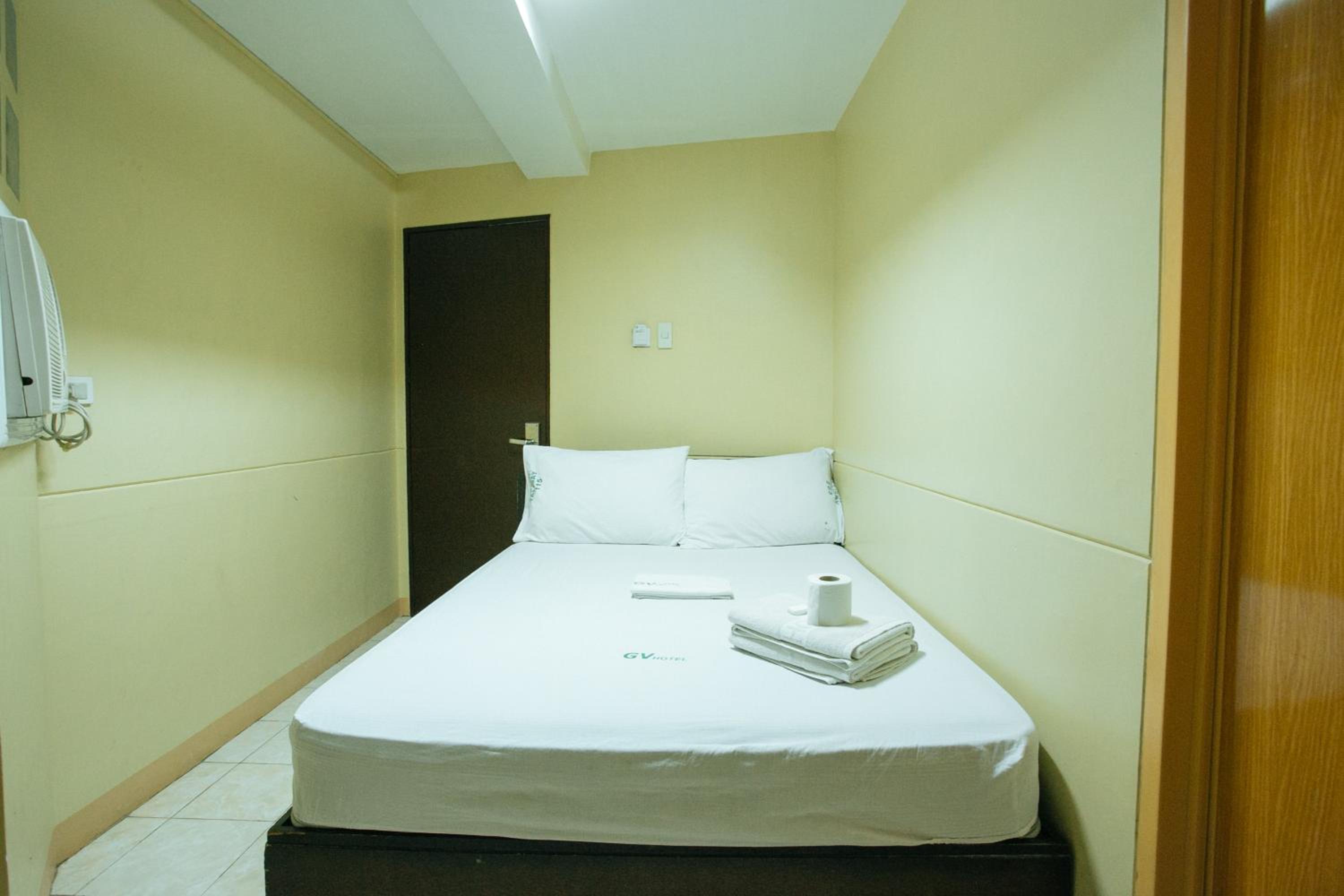 Budget Double Room photo 3