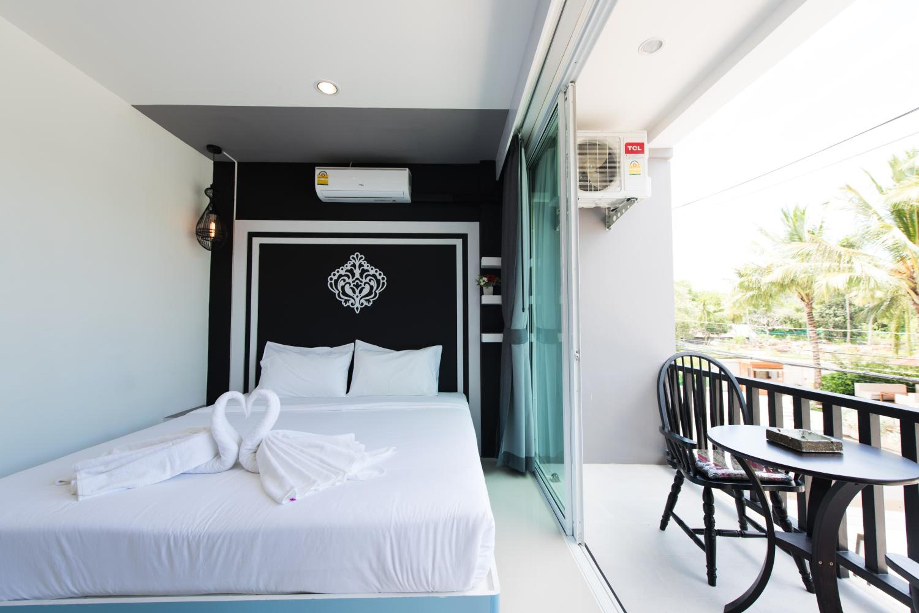 Double Room with Private Bathroom - Photo 6