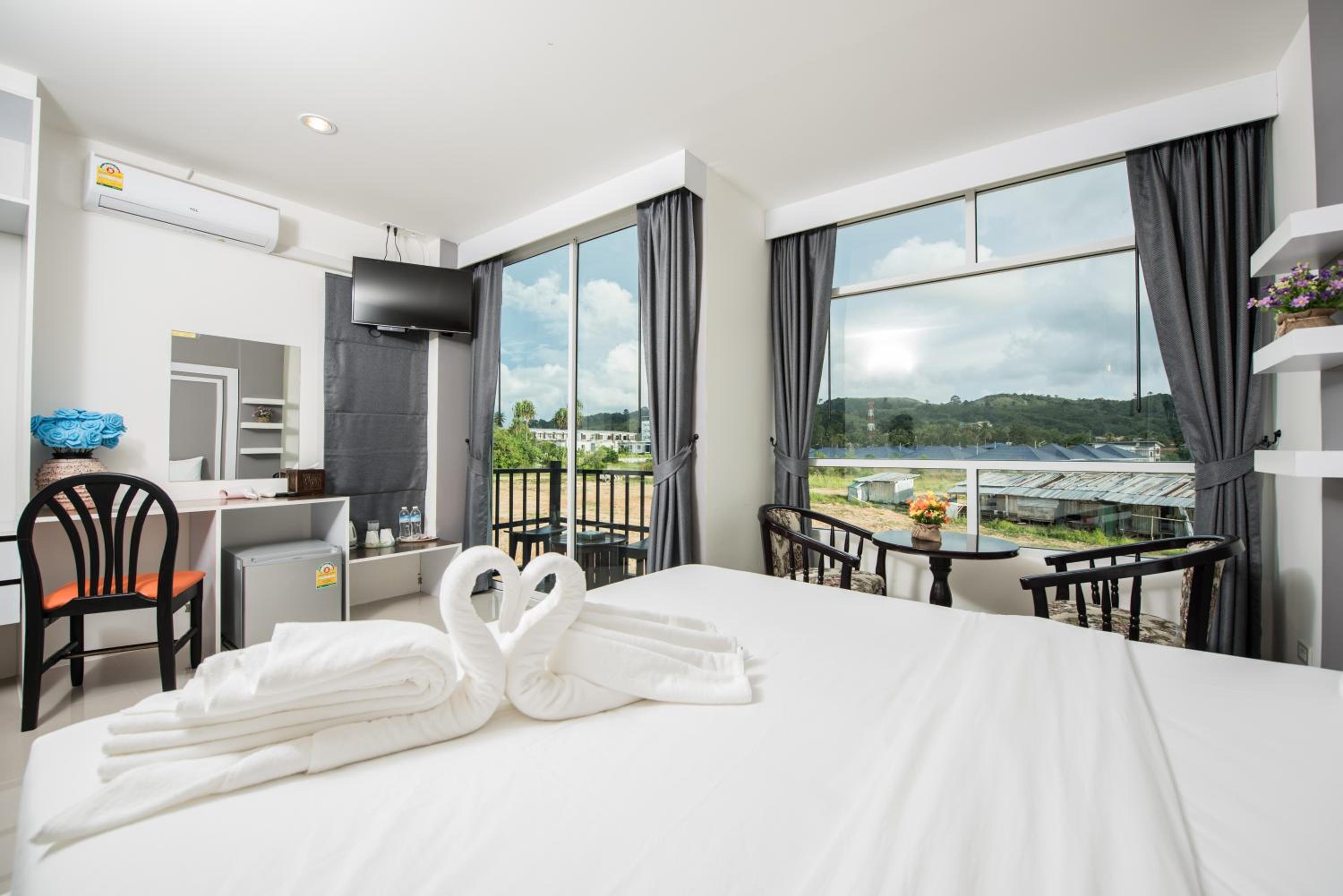 Double Room with Private Bathroom - Photo 13