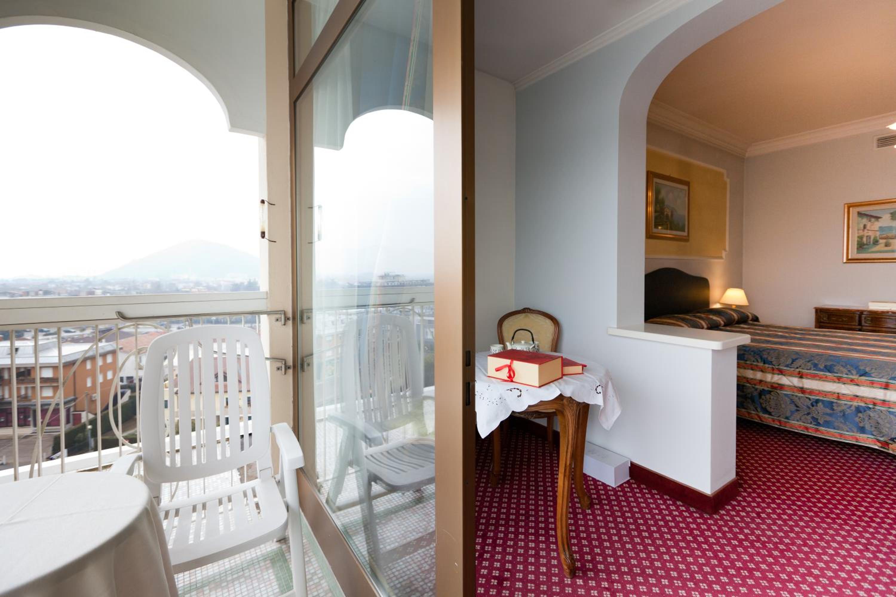 Deluxe Double Room - Photo 3