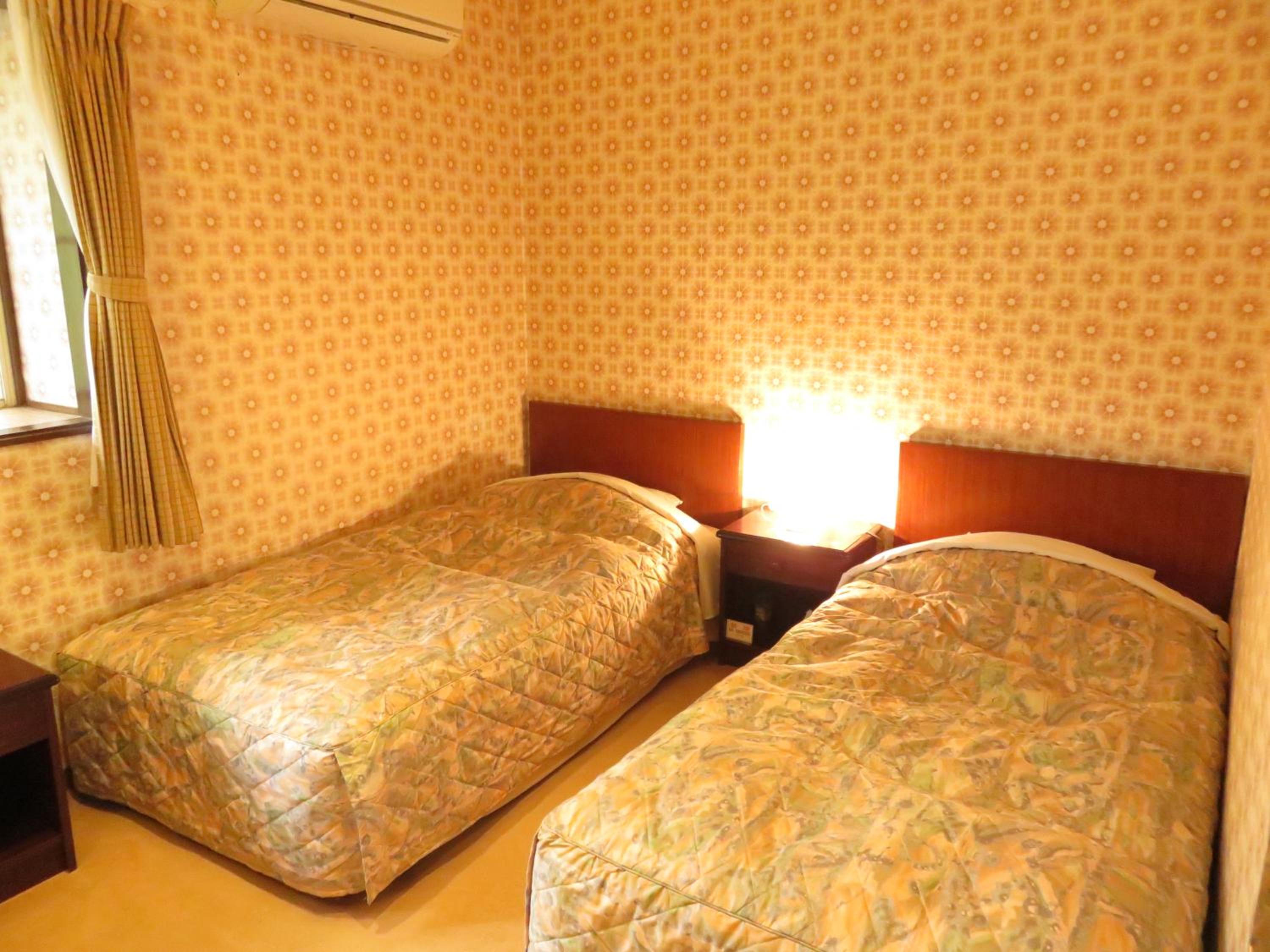 Twin Room with Shared Bathroom photo 3