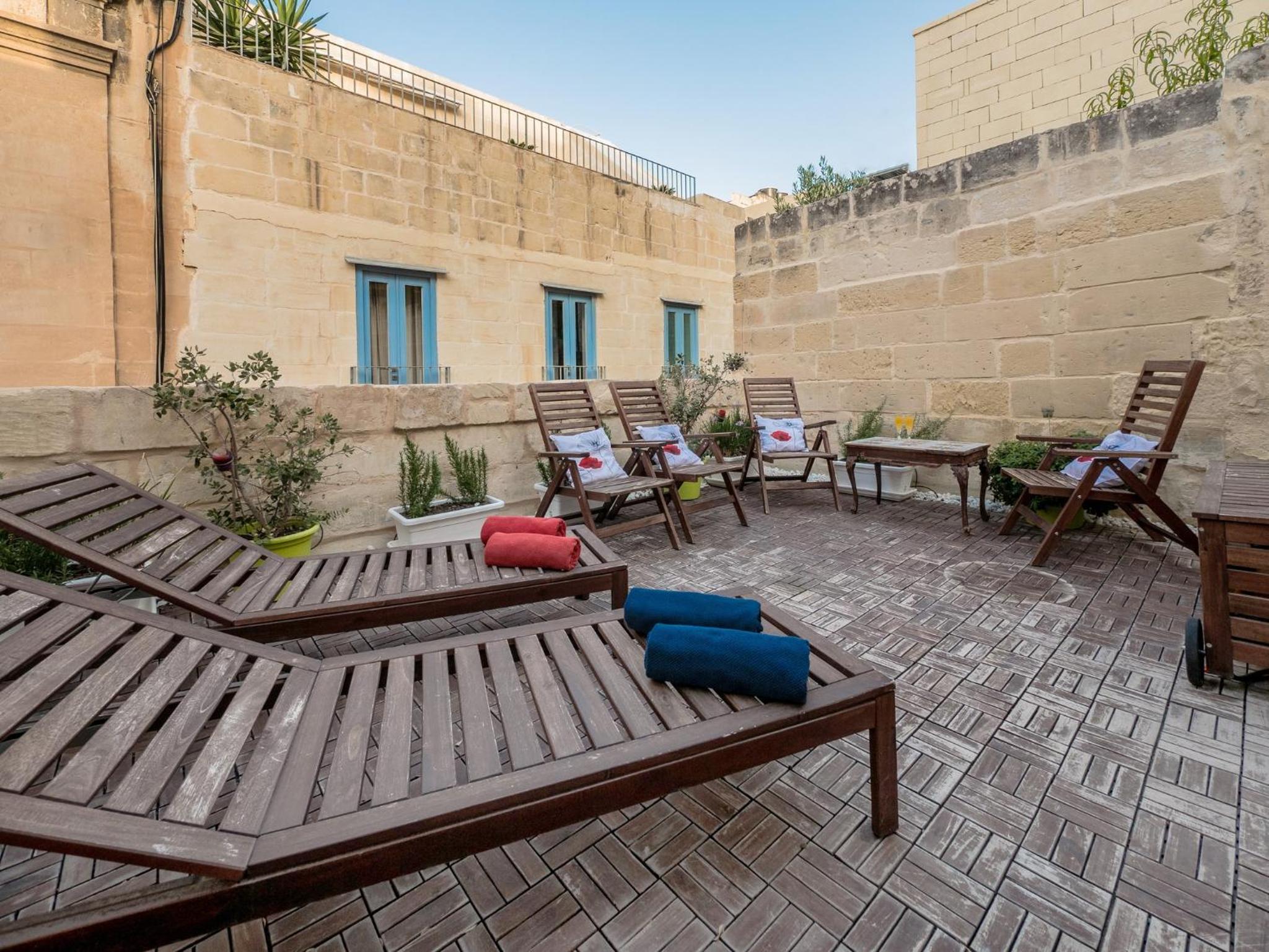 Basic Studio with Courtyard View