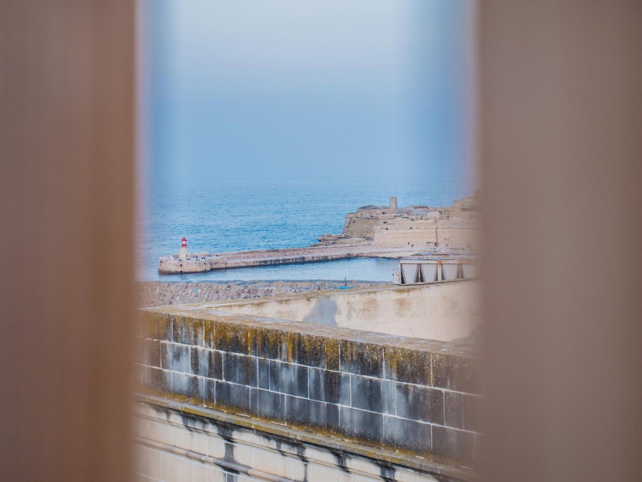 Studio with Side Sea View - Photo 34