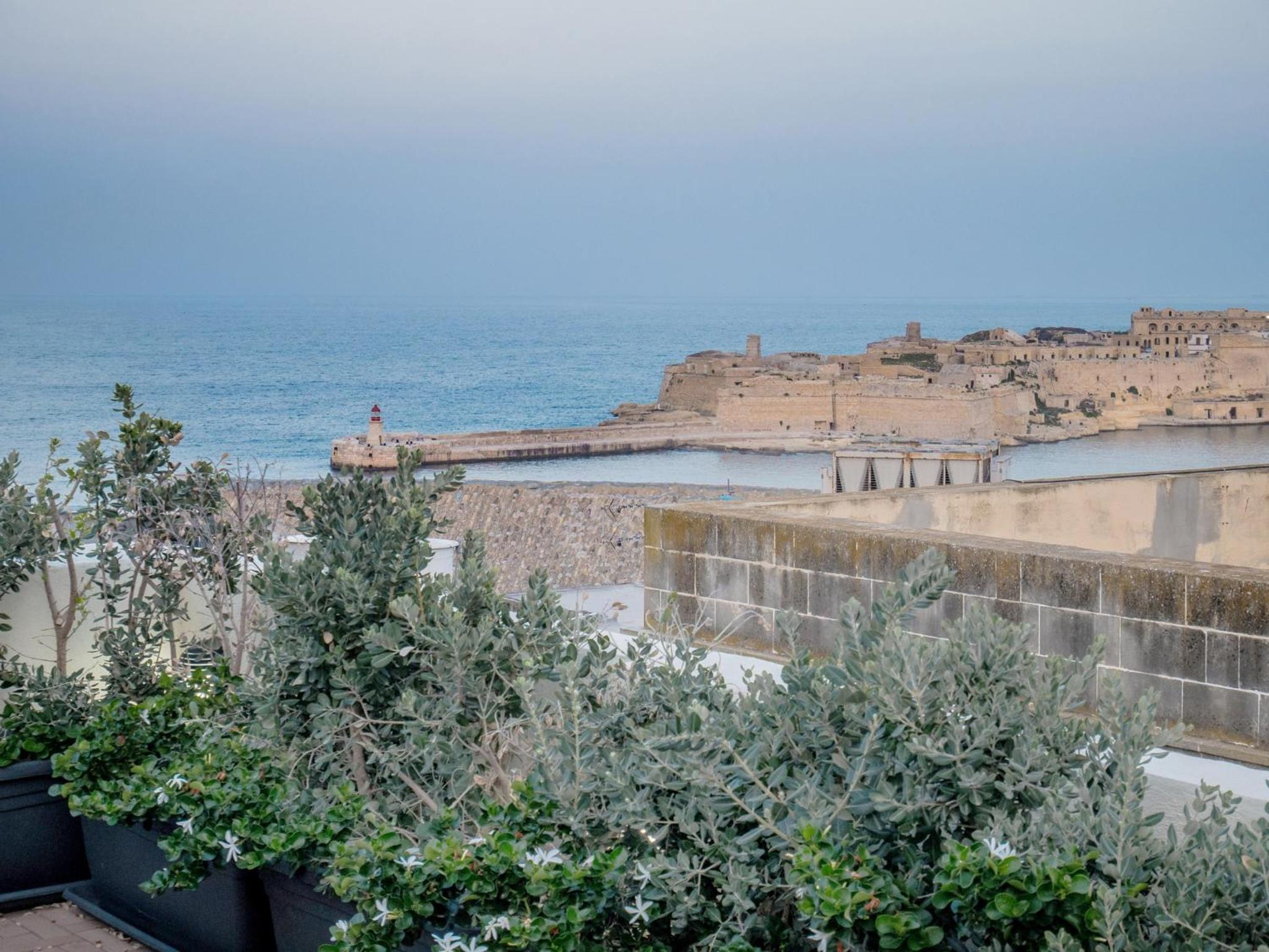 Studio with Side Sea View - Photo 33