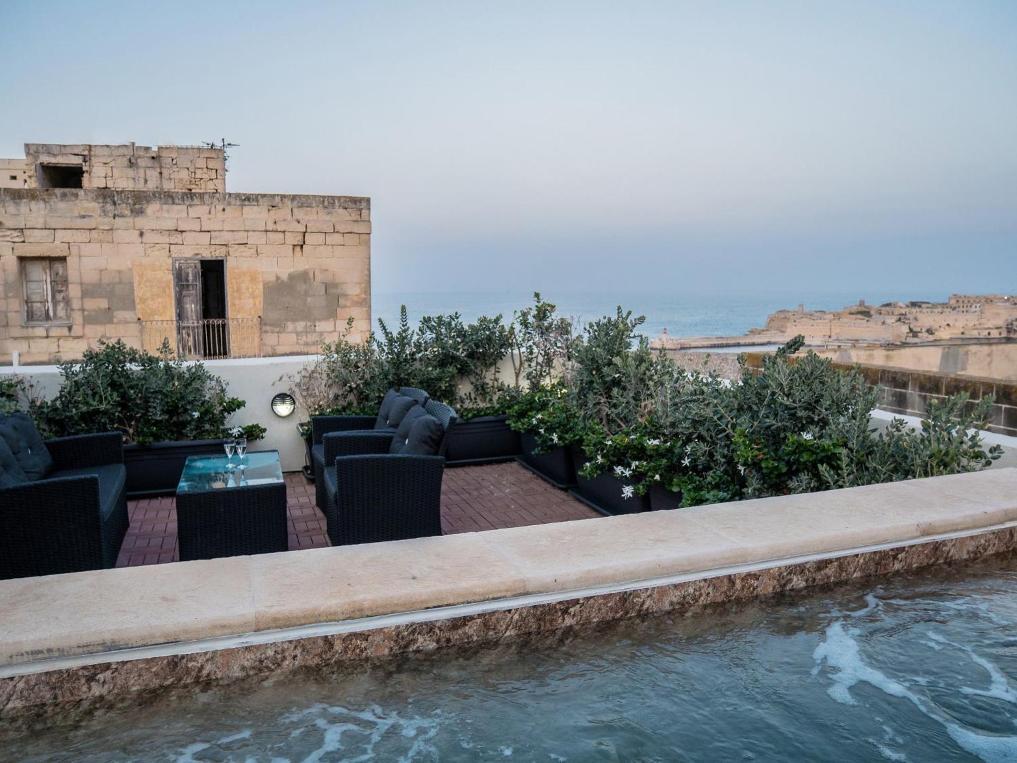 Studio with Side Sea View - Photo 31