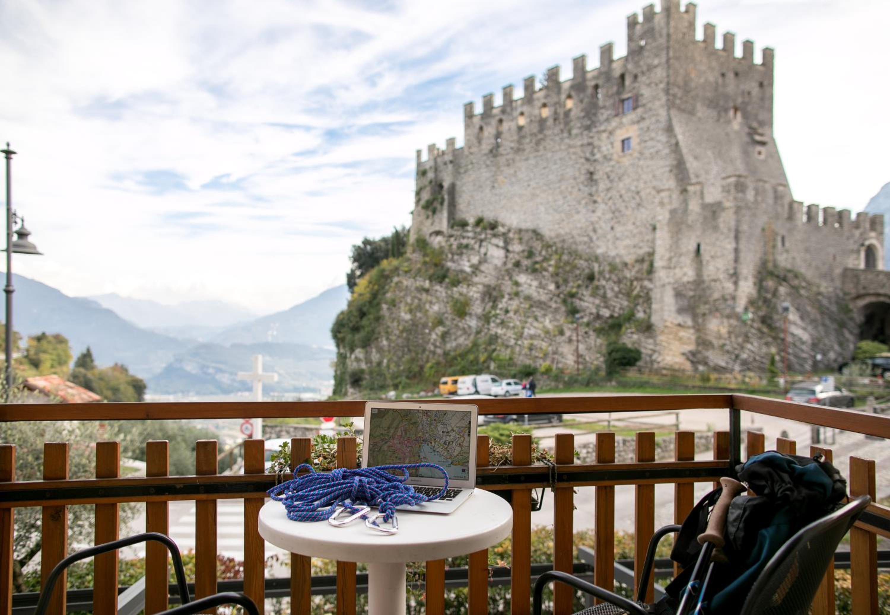 Double Room with Balcony with Castle View - Photo 3
