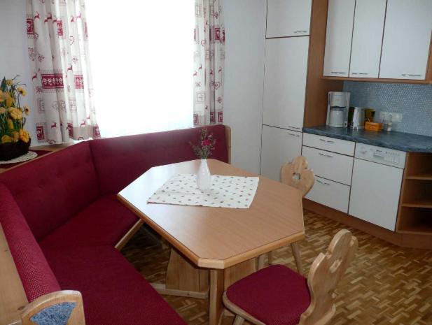 Two-Bedroom Apartment with Balcony - Photo 3