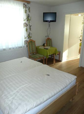 One-Bedroom Apartment with Balcony and Terrace - Photo 10