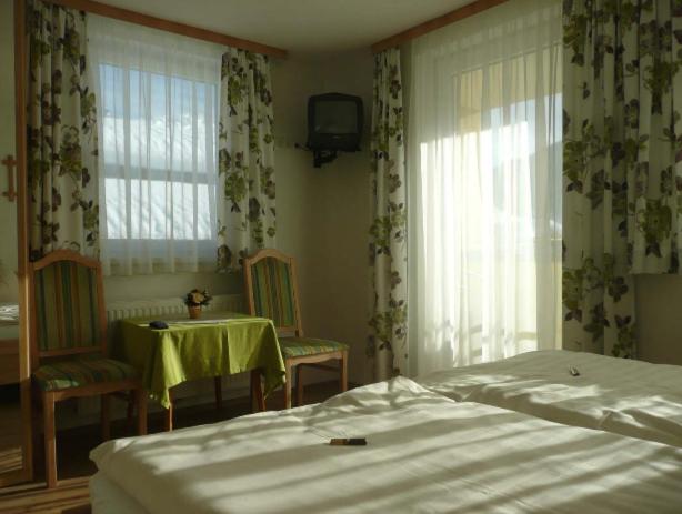 Two-Bedroom Apartment with Balcony - Photo 4