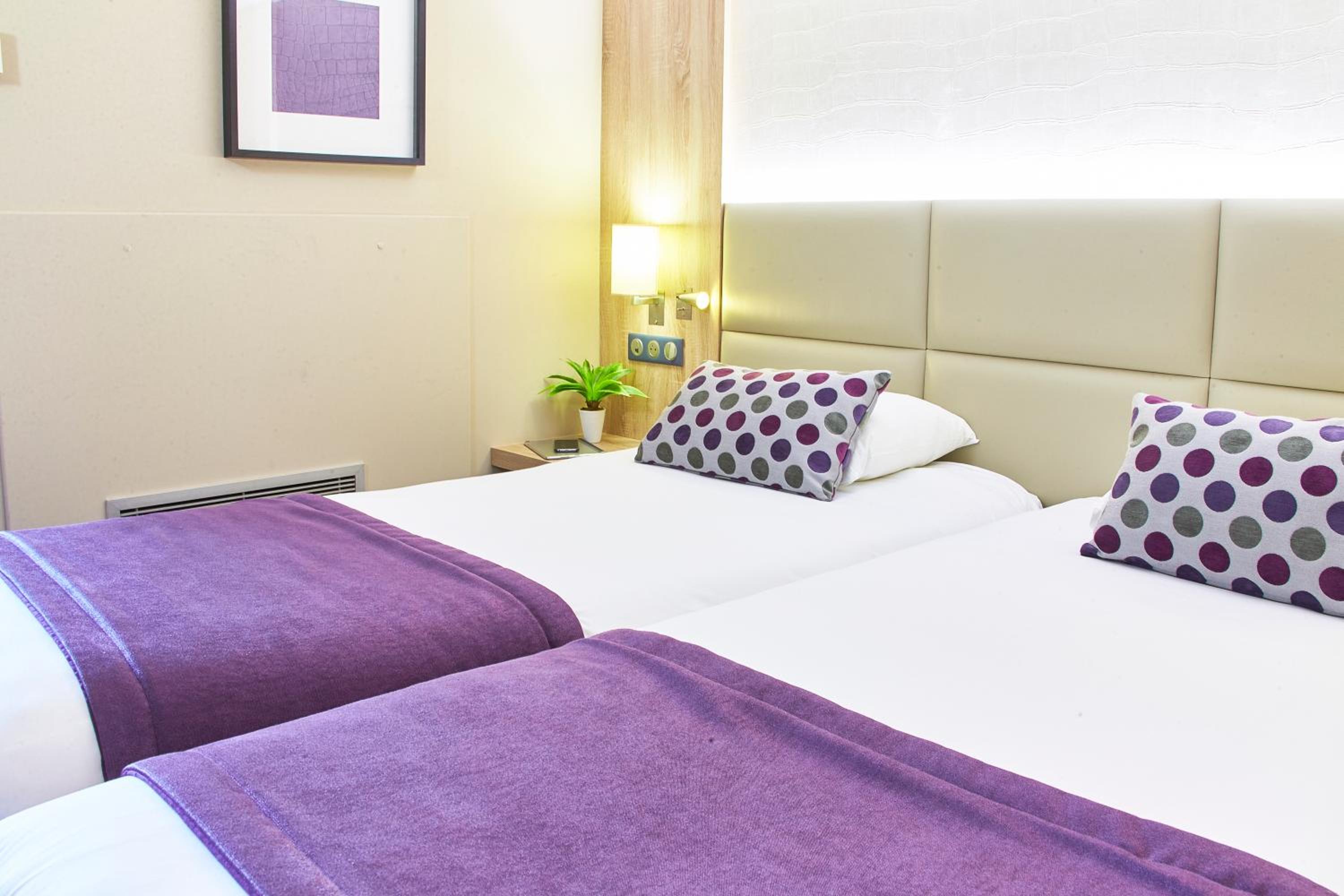 Twin Room - Photo 8