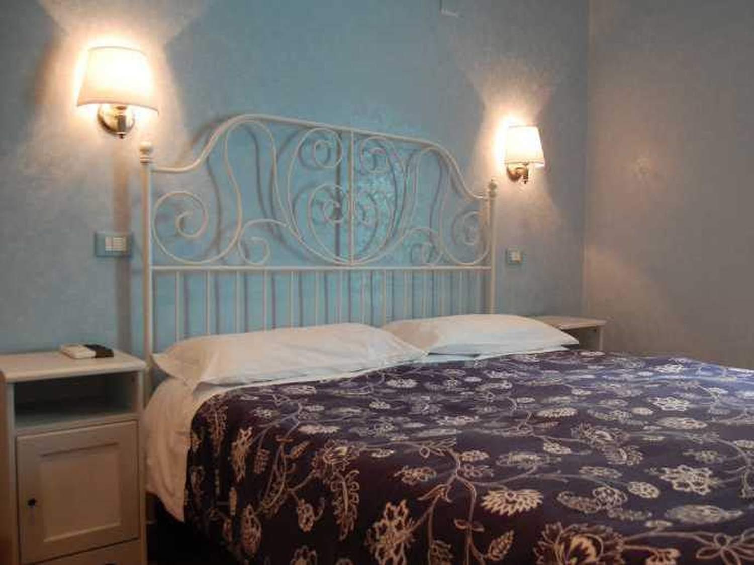 Double Room with Private External Bathroom photo 2
