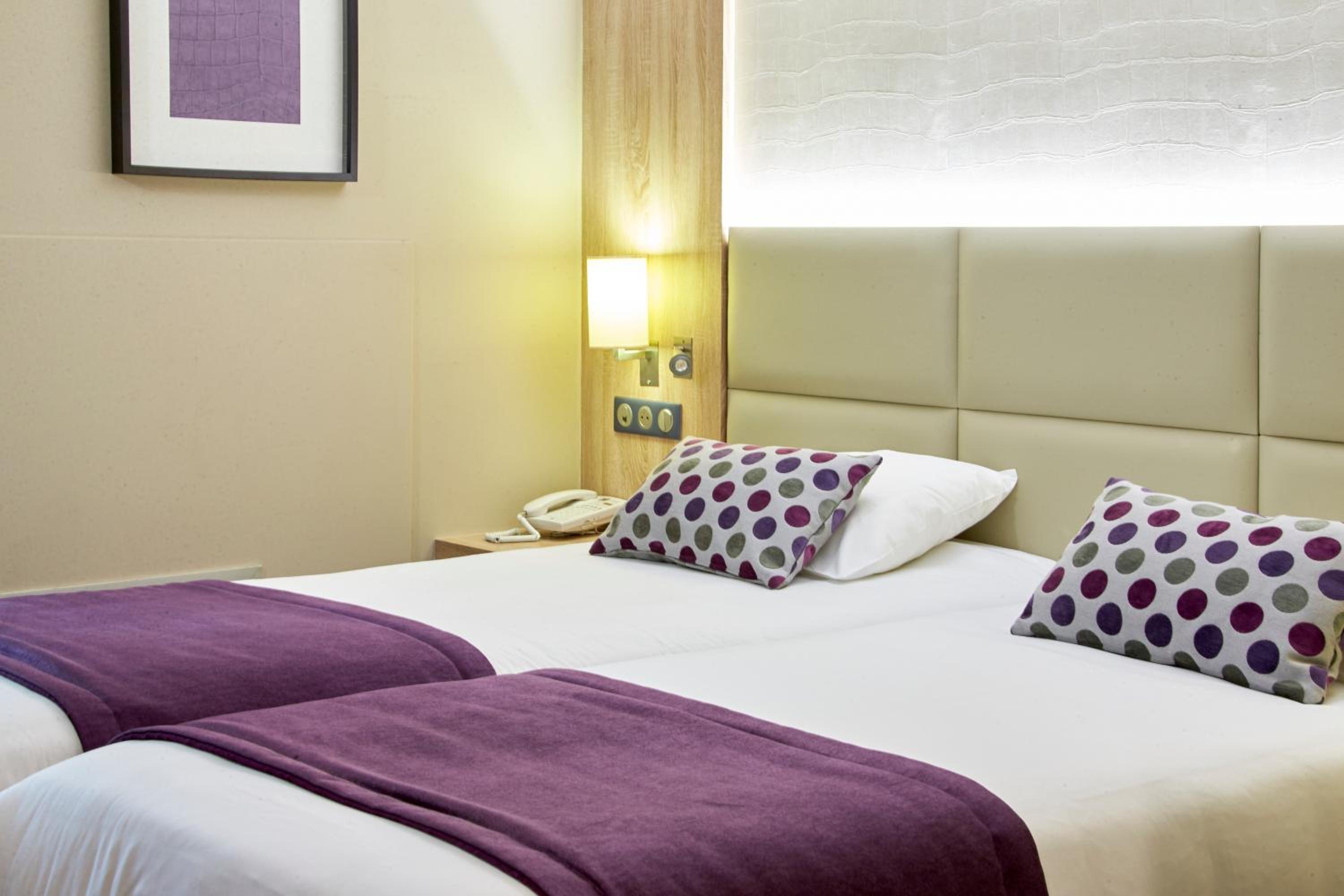 Twin Room - Photo 9