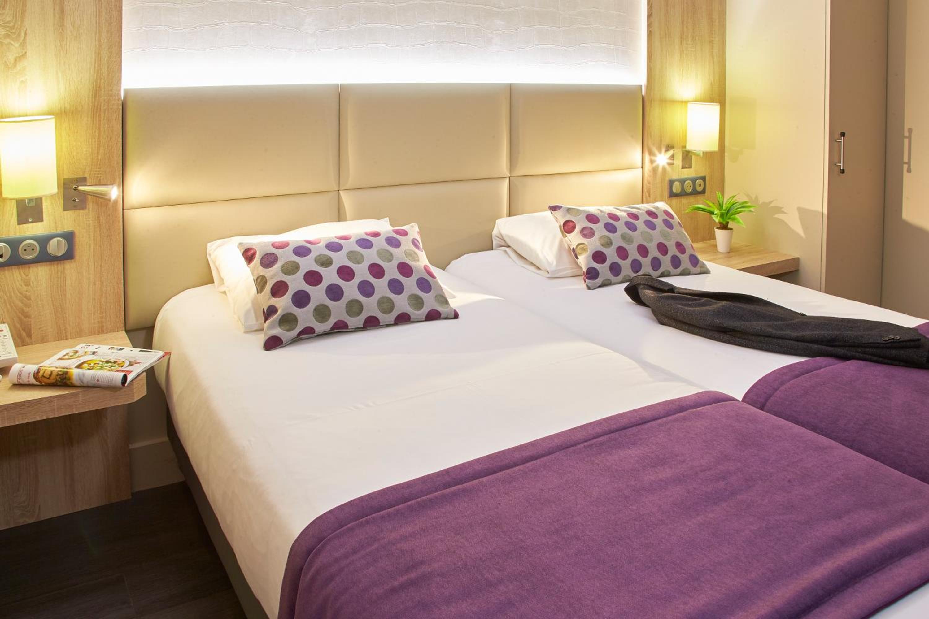 Twin Room - Photo 10