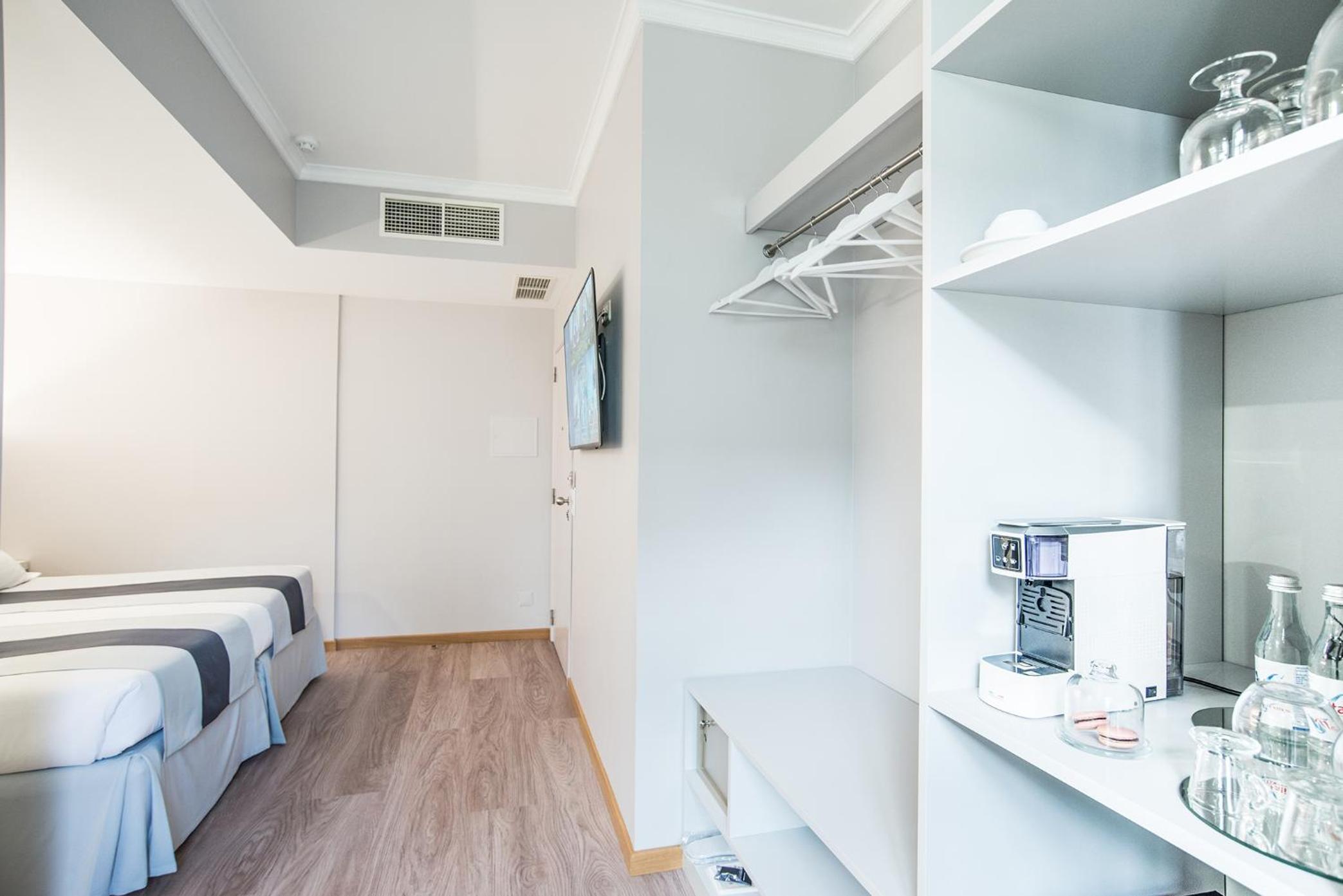 Deluxe Room - Photo 2