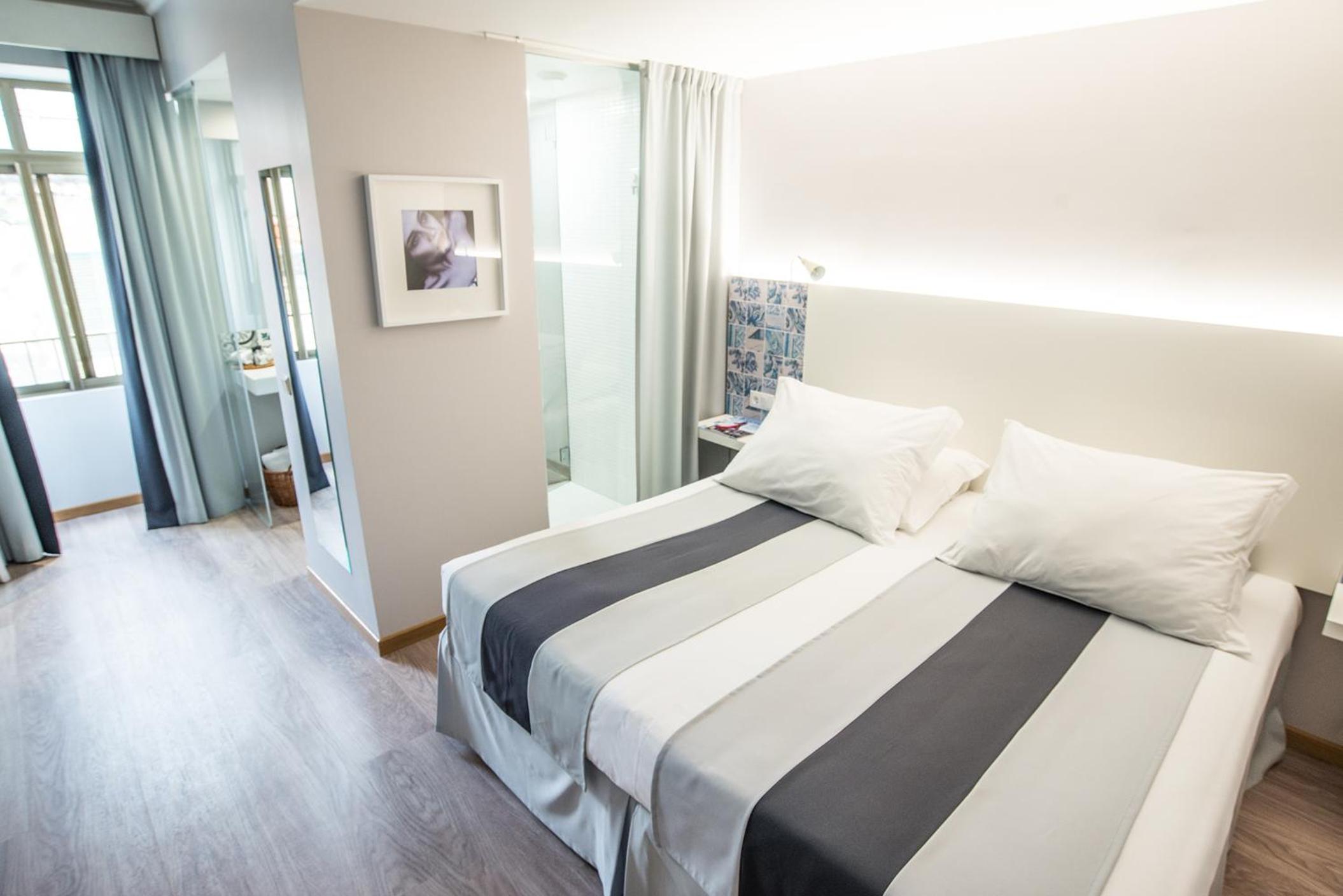 Deluxe Room - Photo 6