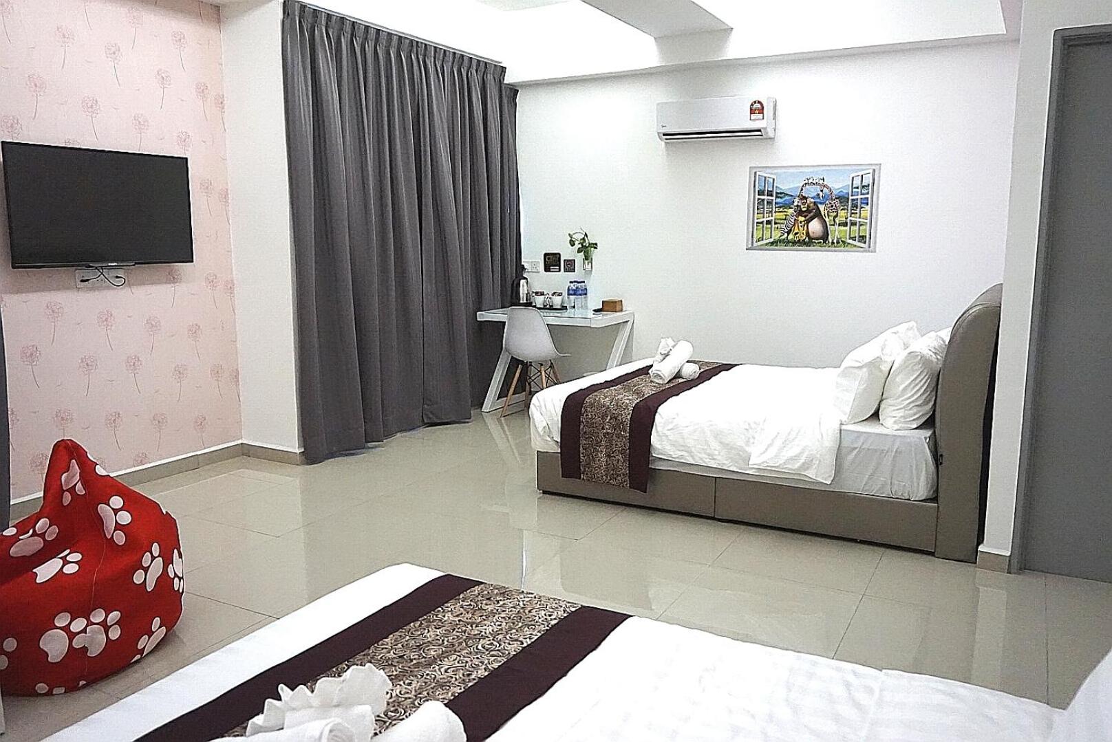 Quadruple Room with Private Bathroom photo 1