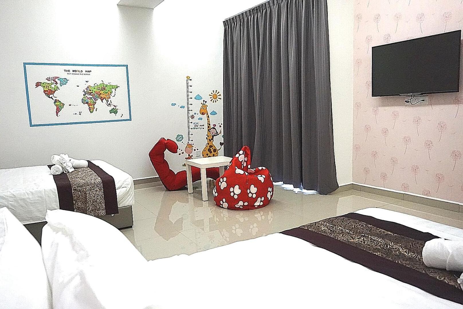 Quadruple Room with Private Bathroom photo 3