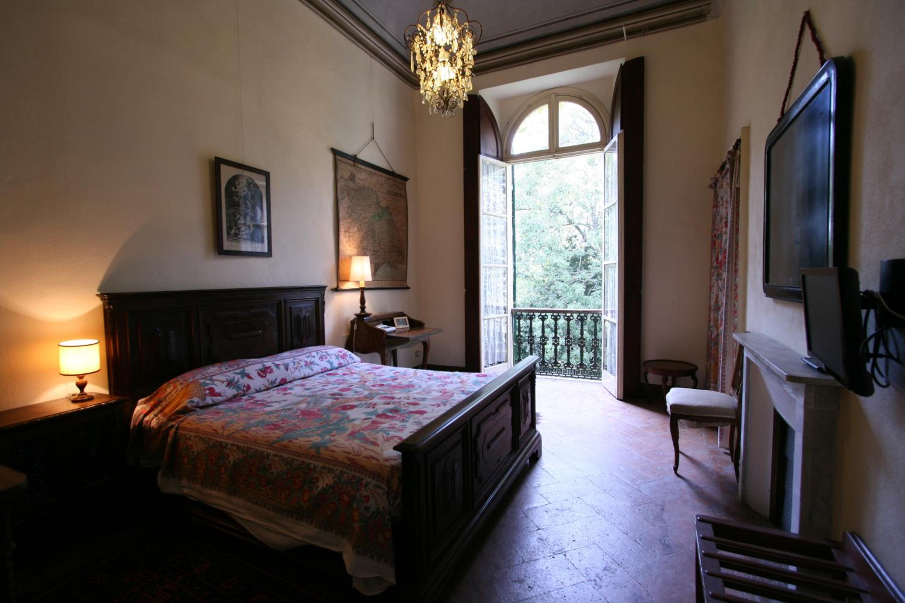 Two Connecting Double Rooms - Photo 1