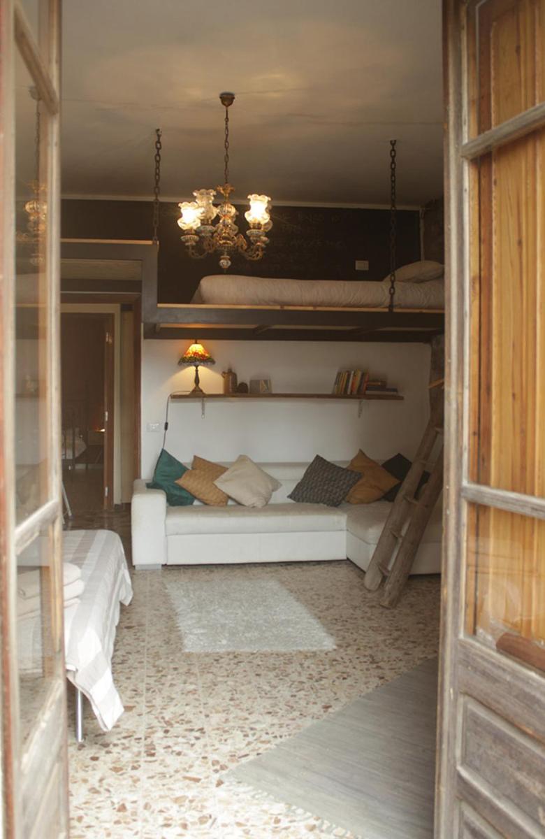 Double Room with Shared Bathroom photo 1
