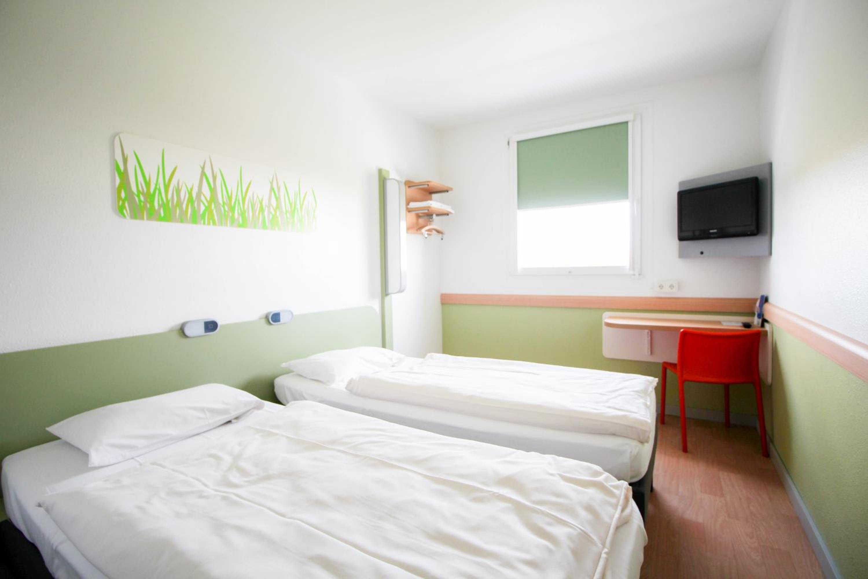 Twin Room - Photo 5