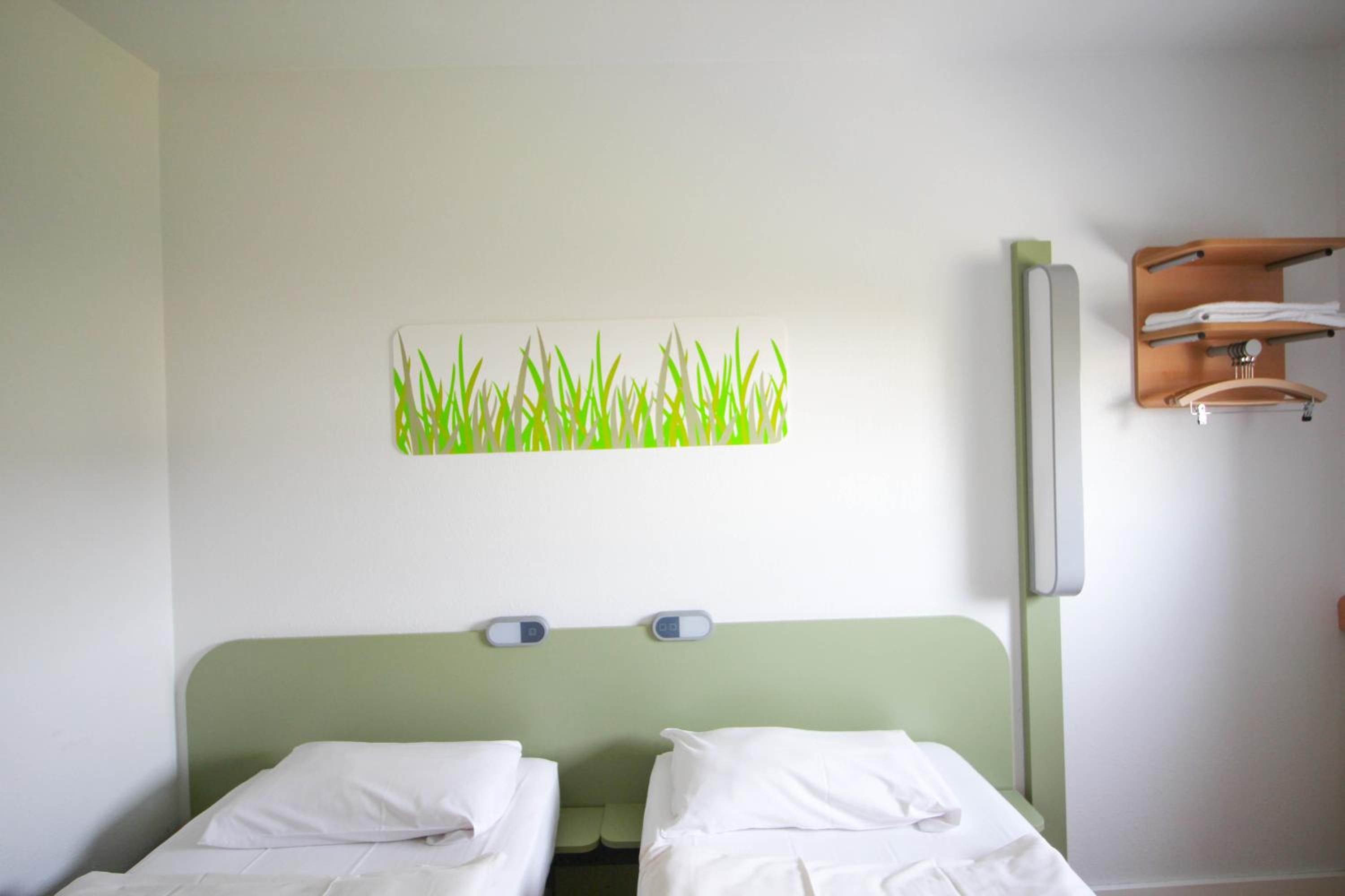 Twin Room - Photo 4